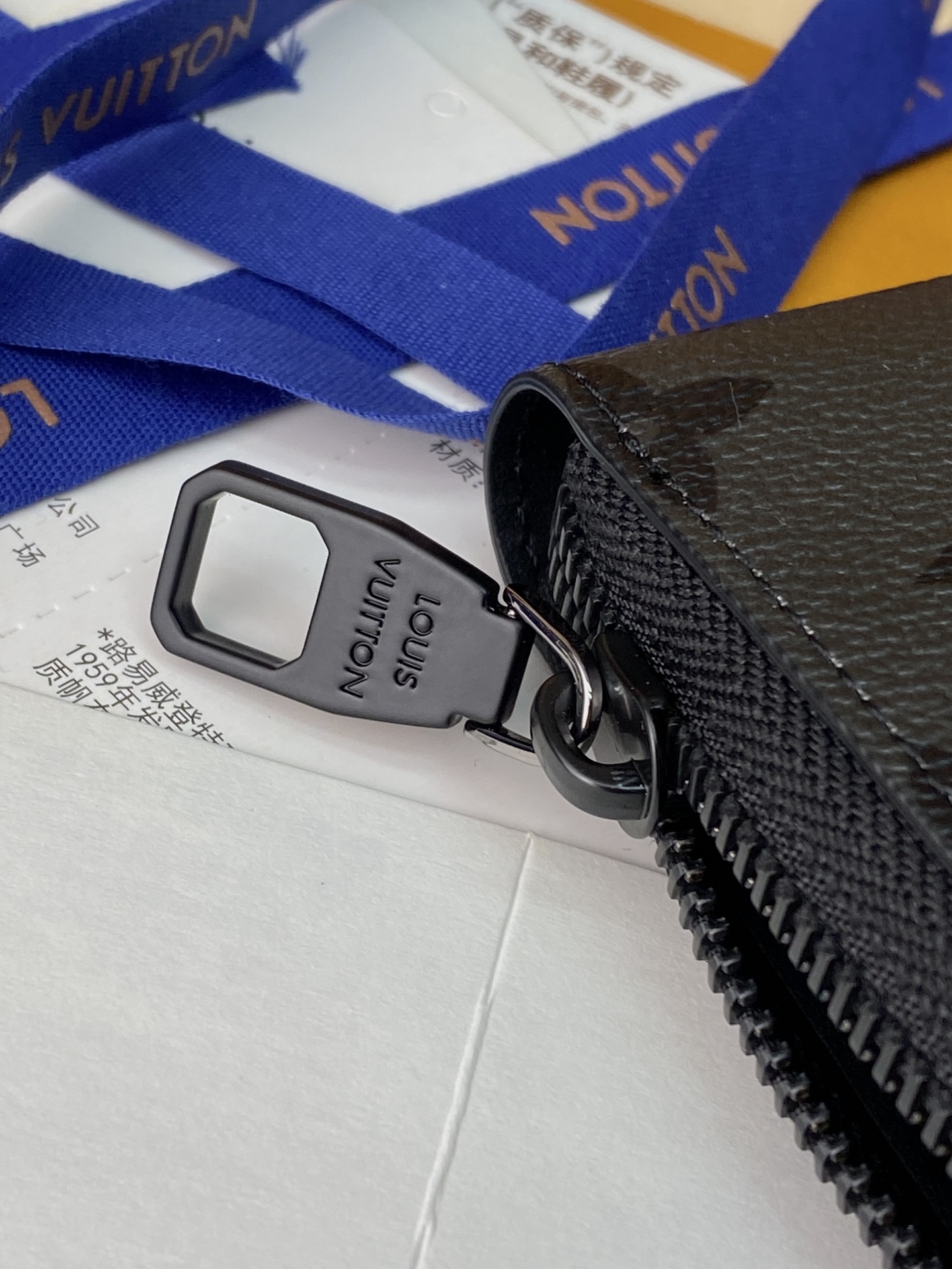 Louis Vuitton Basic Bag Canvas M-l