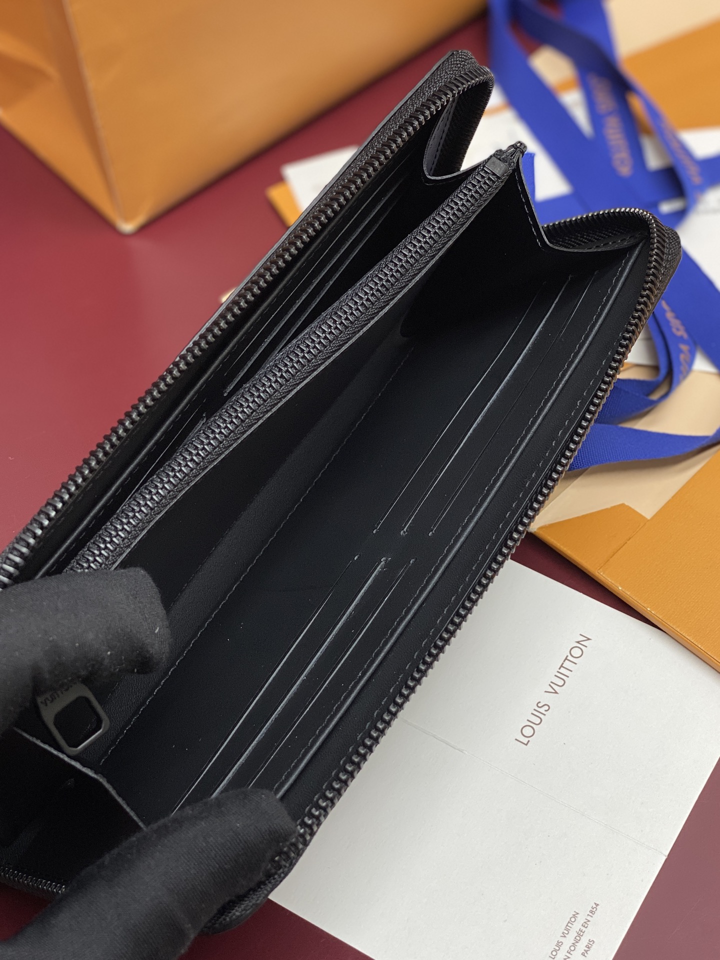 Louis Vuitton Basic Bag Canvas M-l