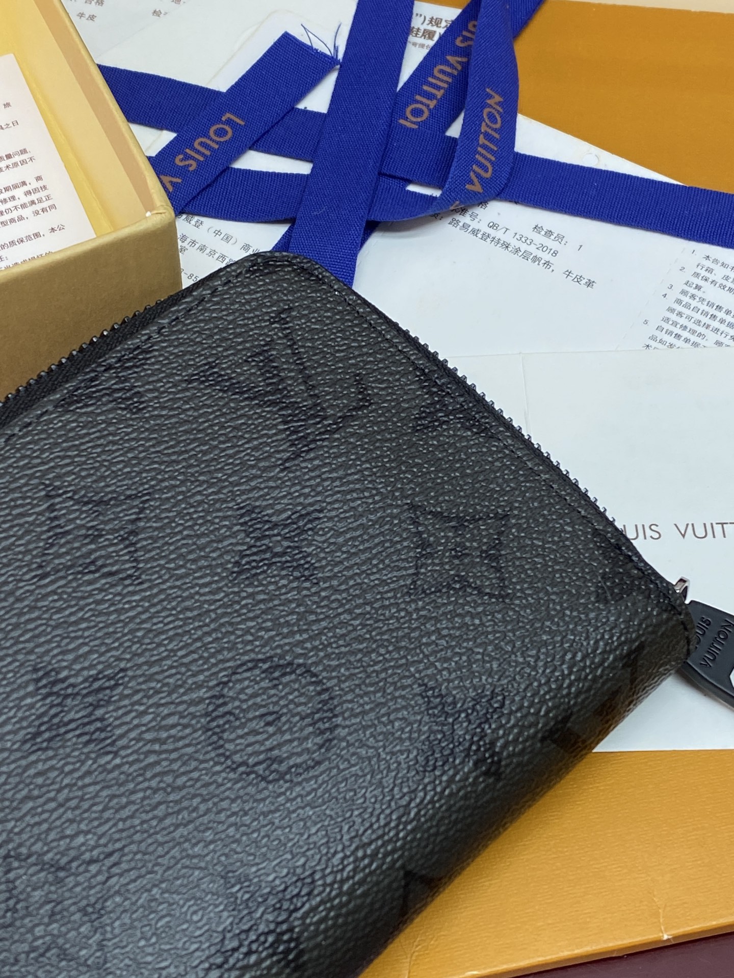 Louis Vuitton Basic Bag Canvas M-l