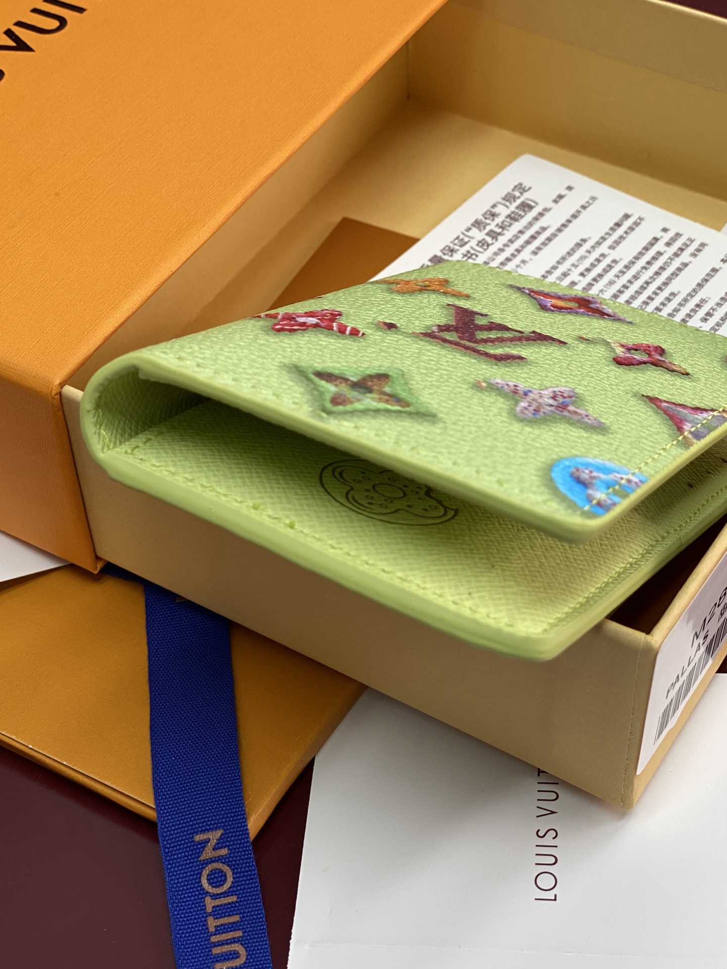 Louis Vuitton Basic Bag Canvas M