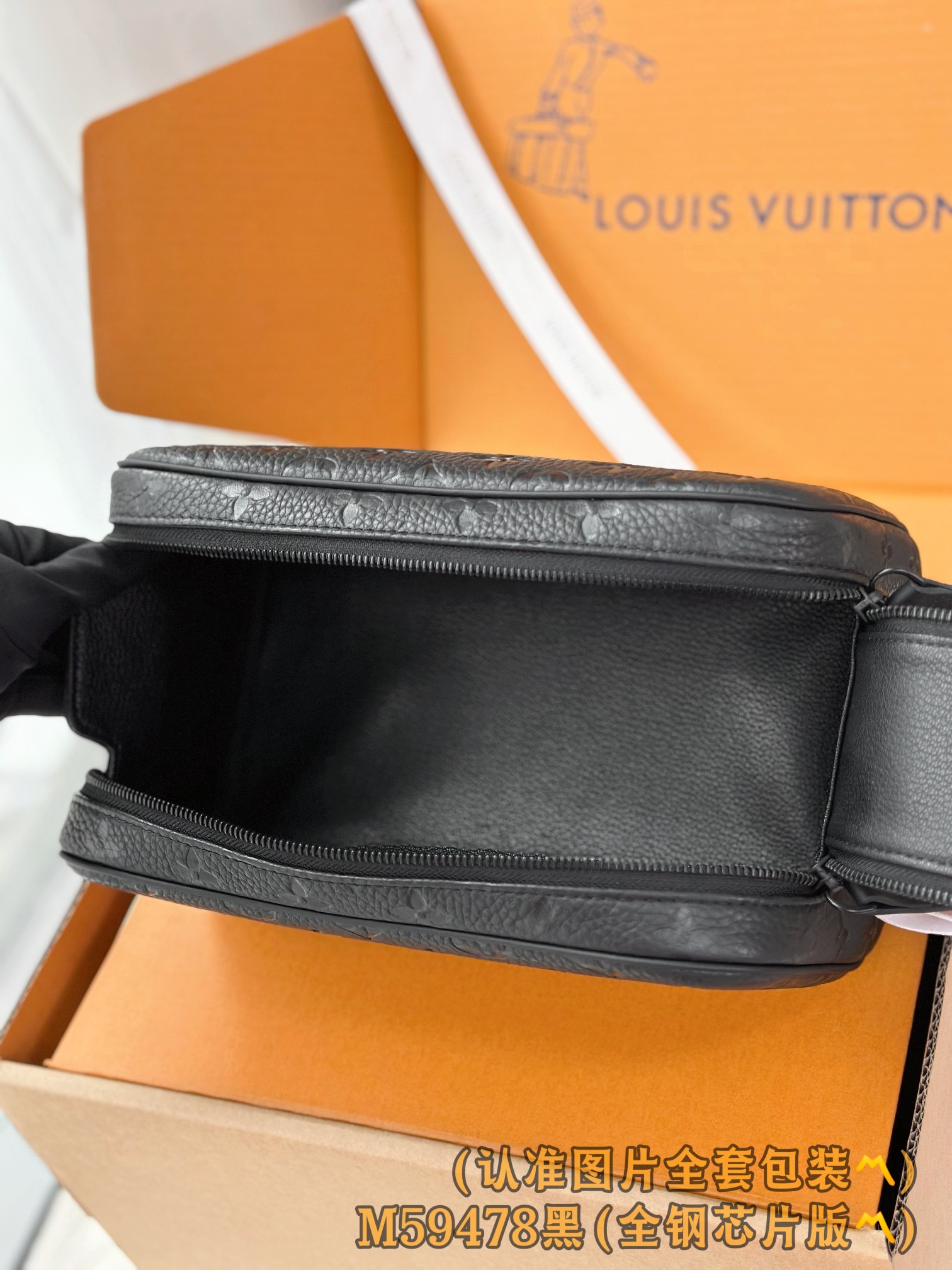 Louis Vuitton Basic Bag Cow Leather Black M