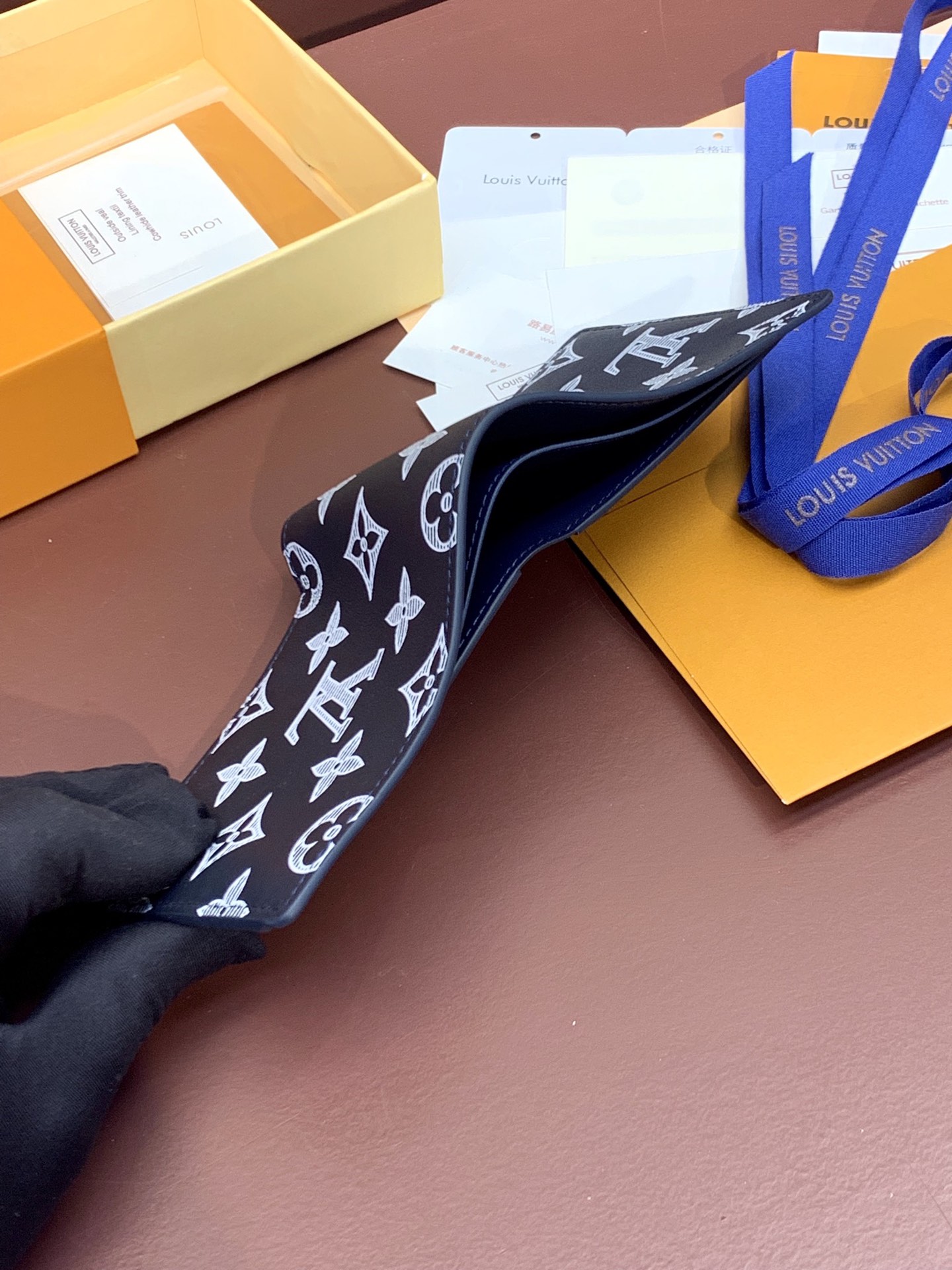 Louis Vuitton Basic Bag Cow Leather M-l-s