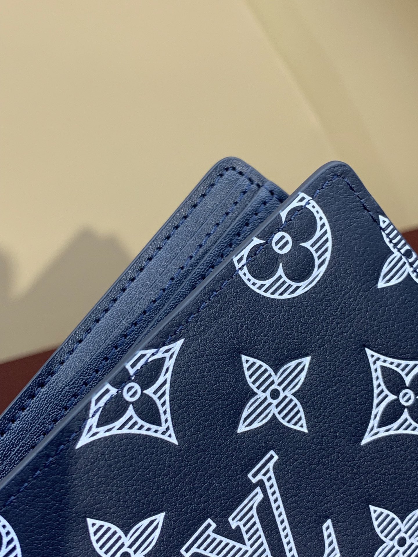 Louis Vuitton Basic Bag Cow Leather M-l-s