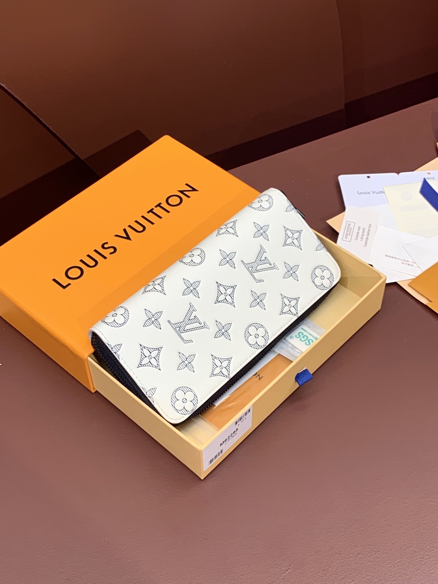 Louis Vuitton Basic Bag Cow Leather M-l-s