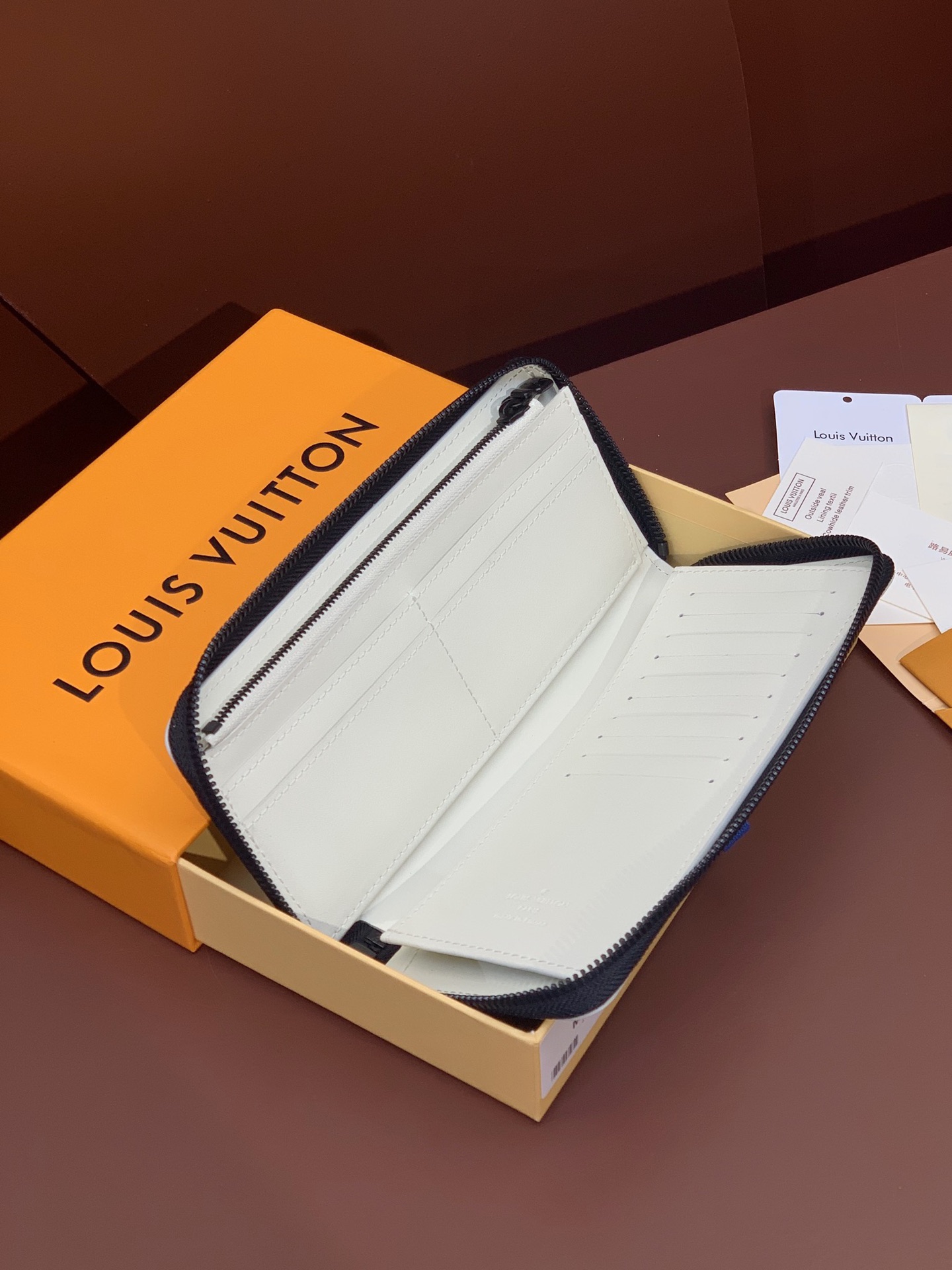 Louis Vuitton Basic Bag Cow Leather M-l-s