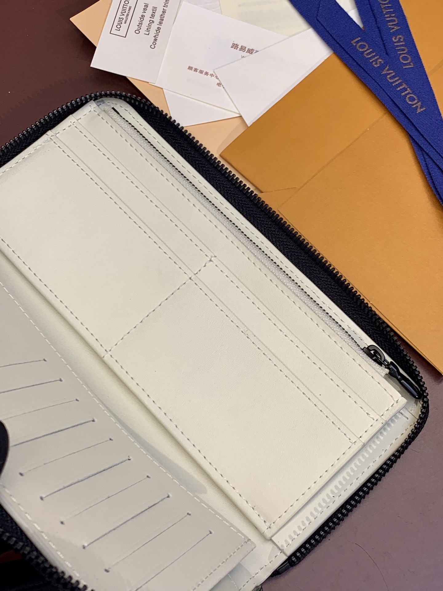 Louis Vuitton Basic Bag Cow Leather M-l-s