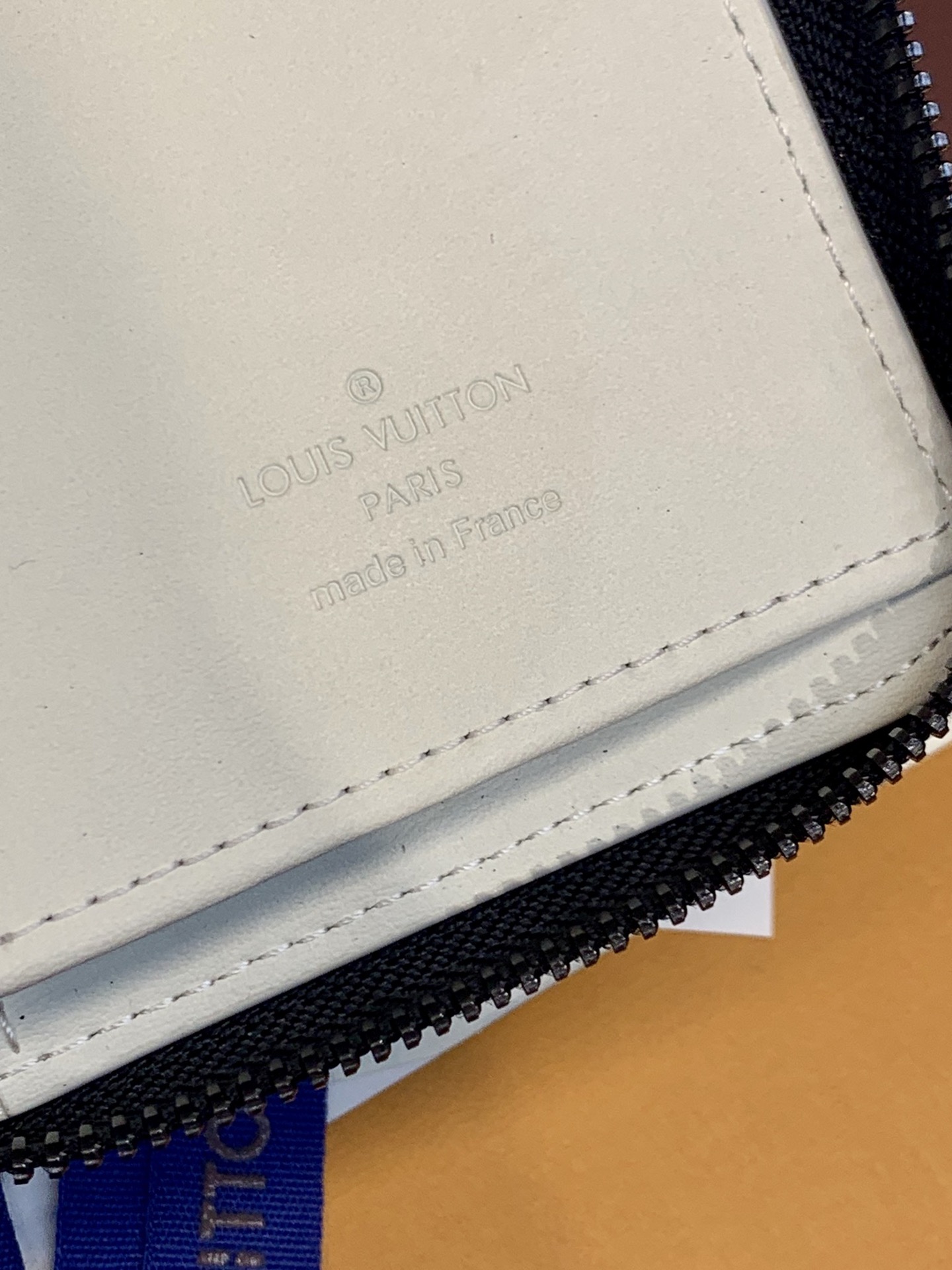 Louis Vuitton Basic Bag Cow Leather M-l-s