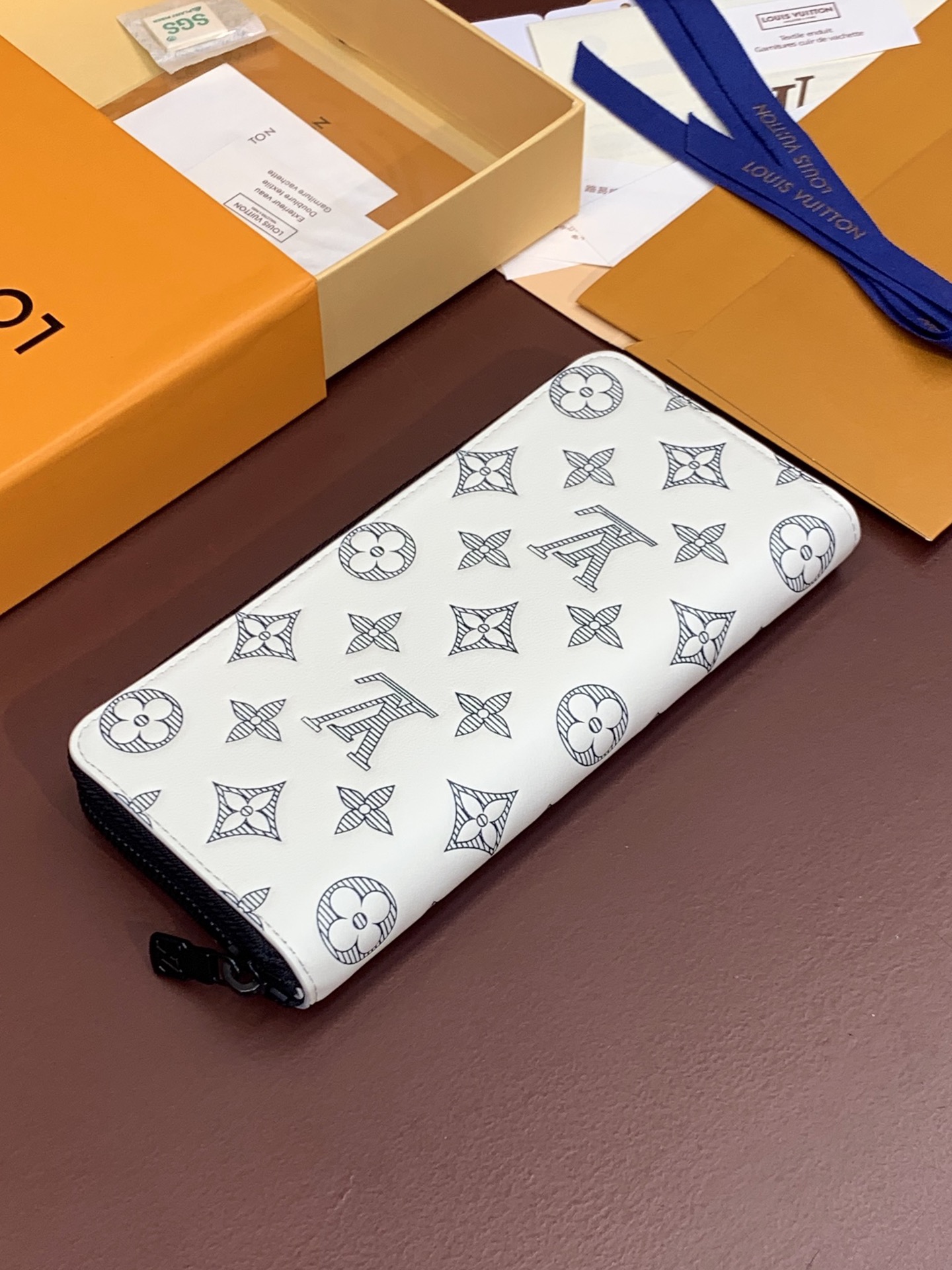 Louis Vuitton Basic Bag Cow Leather M-l-s