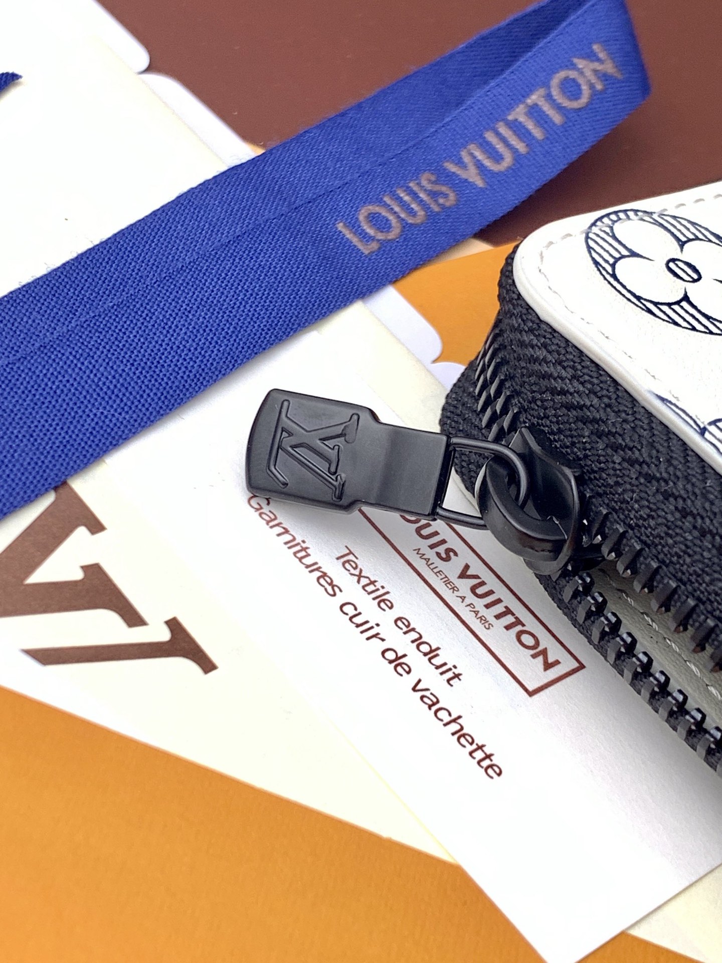 Louis Vuitton Basic Bag Cow Leather M-l-s