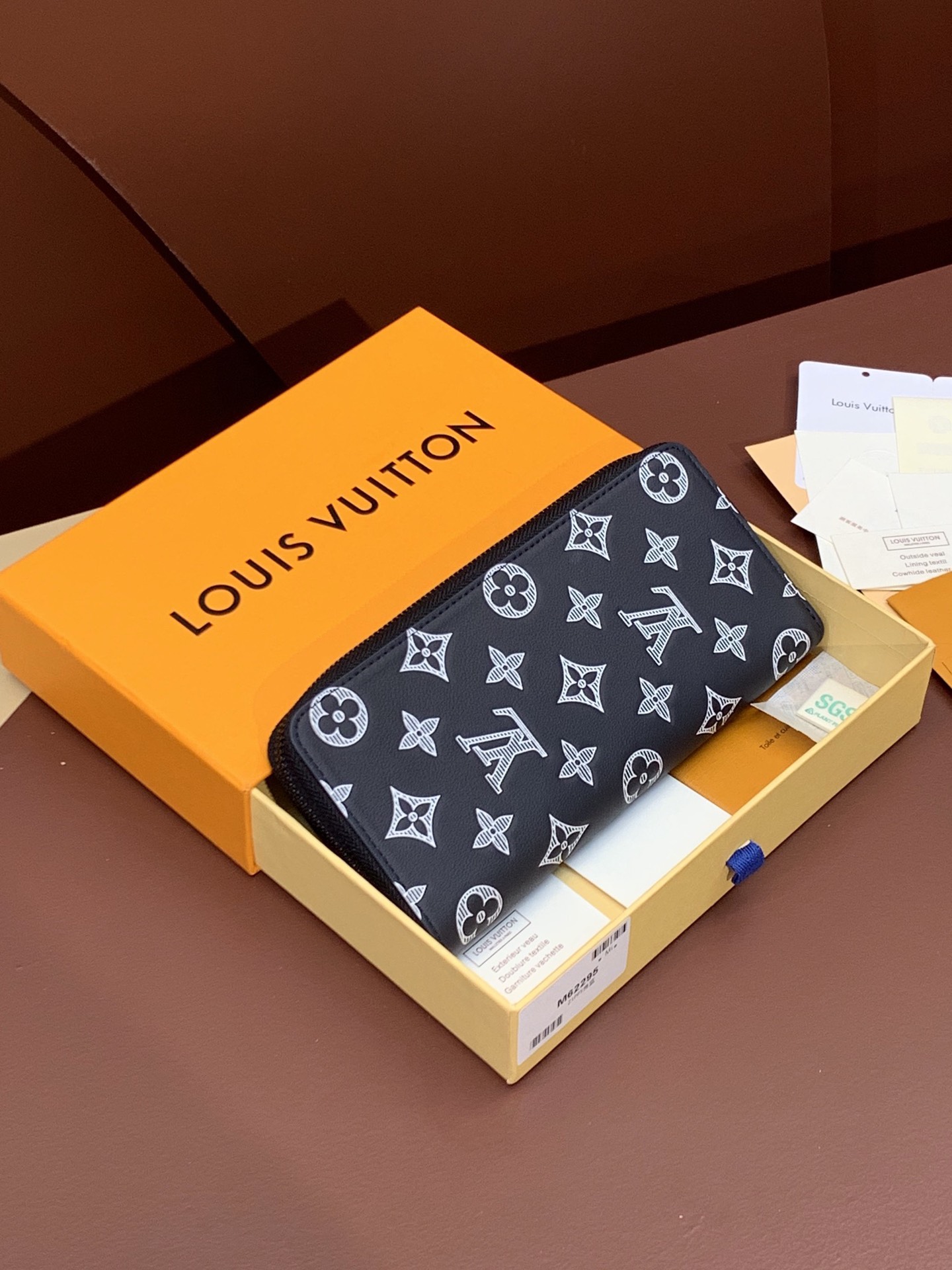 Louis Vuitton Basic Bag Cow Leather M-l-s
