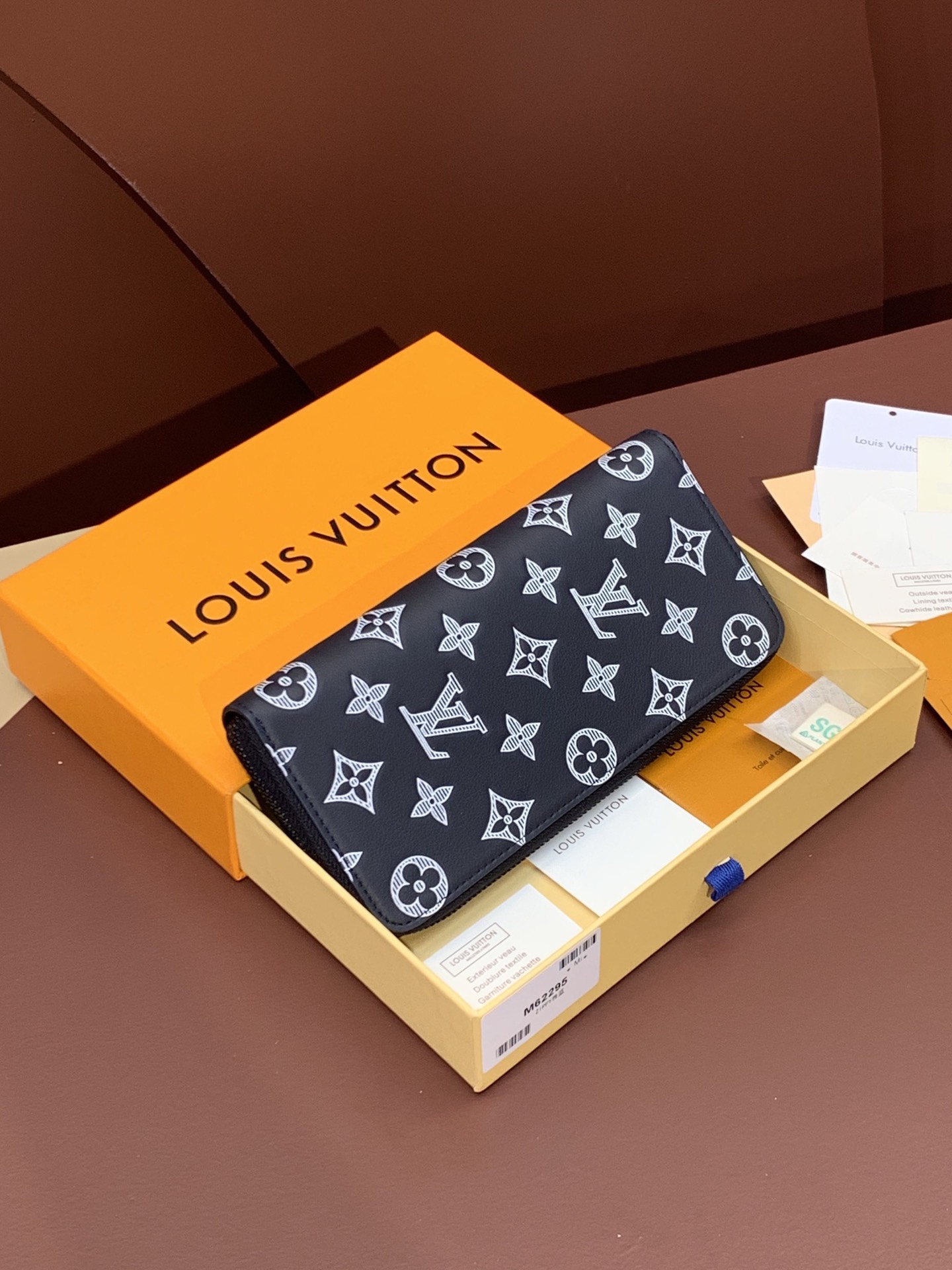 Louis Vuitton Basic Bag Cow Leather M-l-s