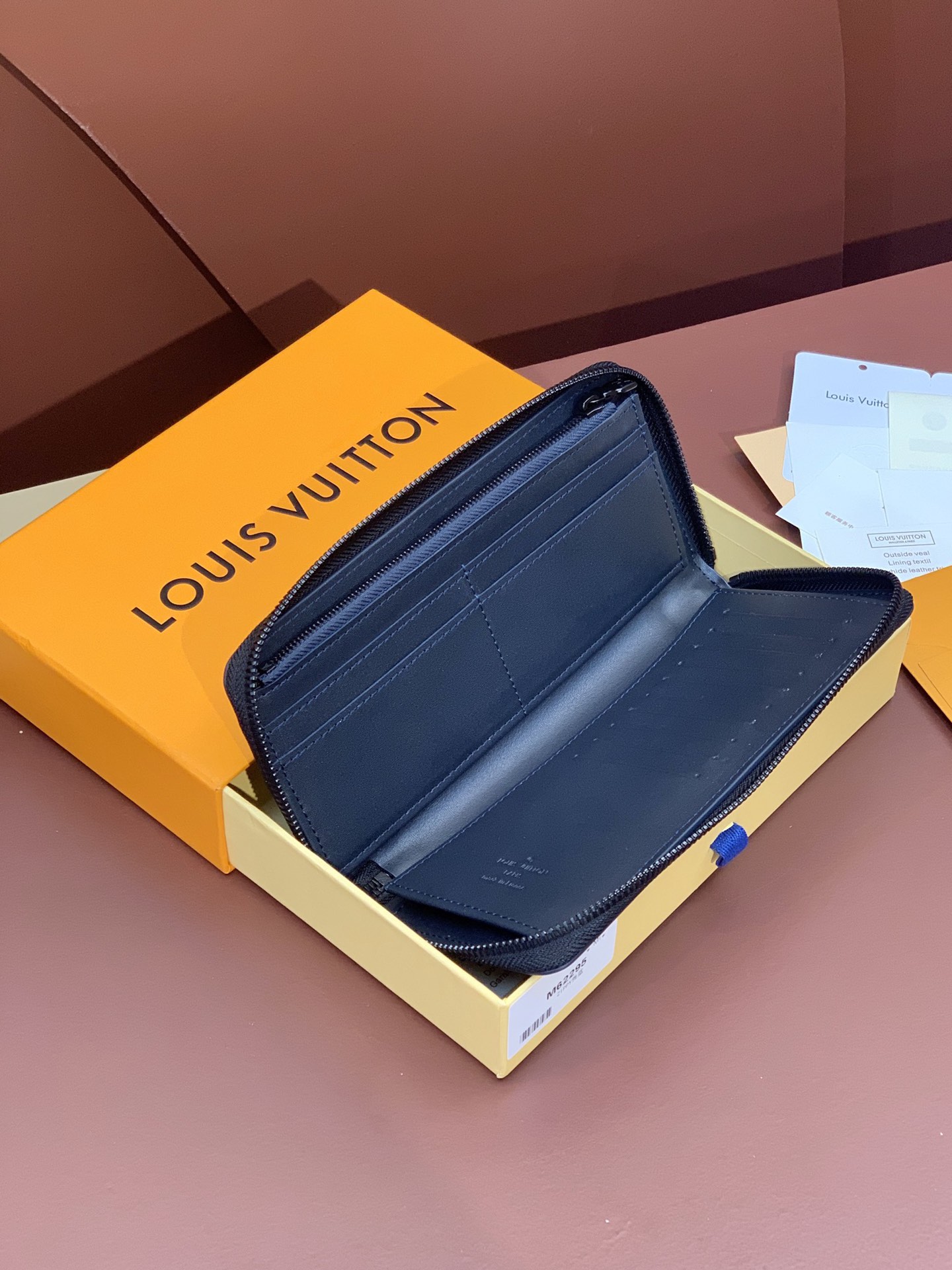 Louis Vuitton Basic Bag Cow Leather M-l-s