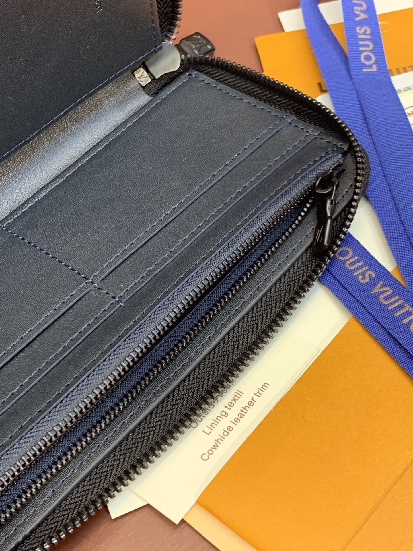 Louis Vuitton Basic Bag Cow Leather M-l-s