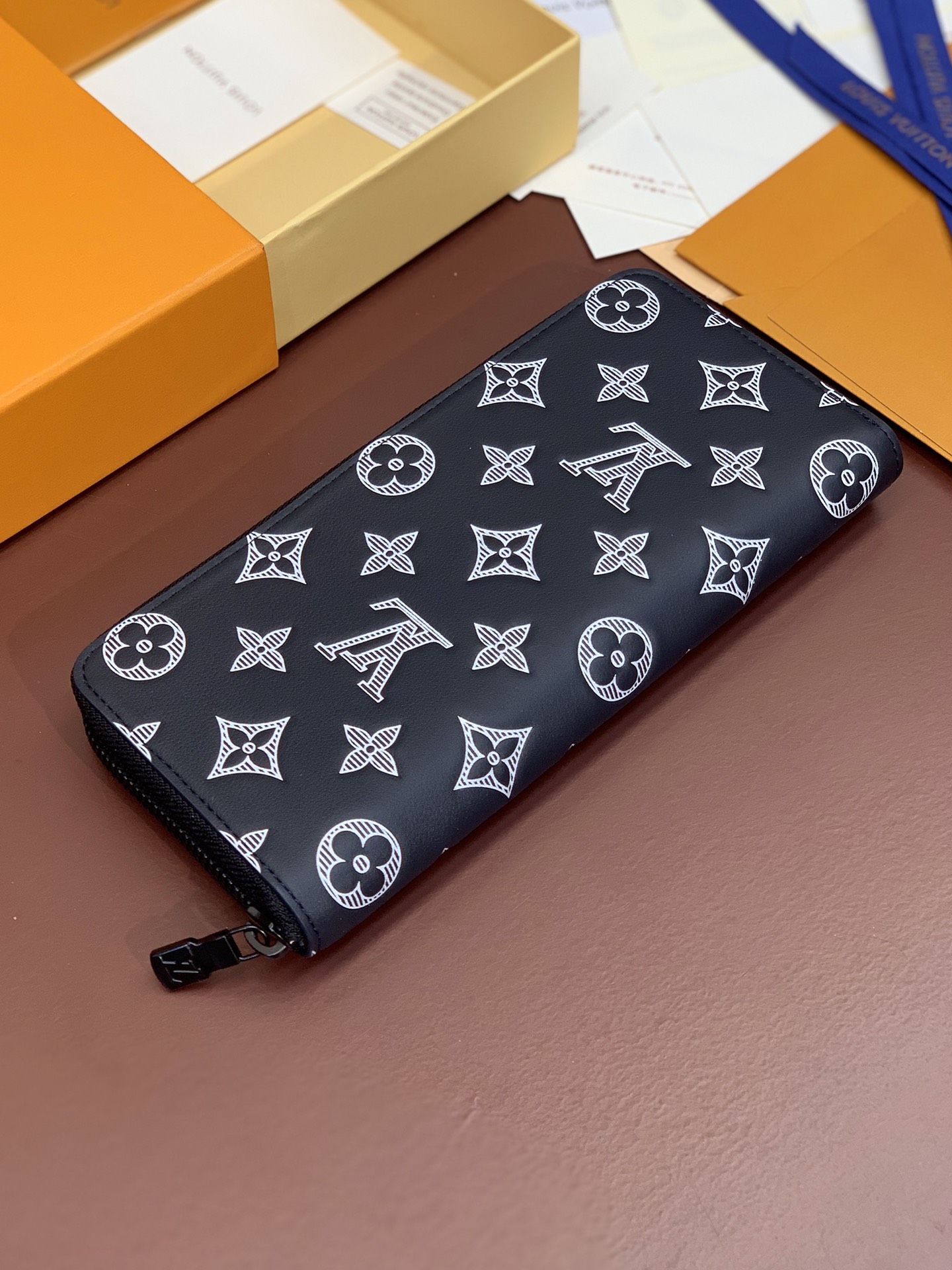 Louis Vuitton Basic Bag Cow Leather M-l-s