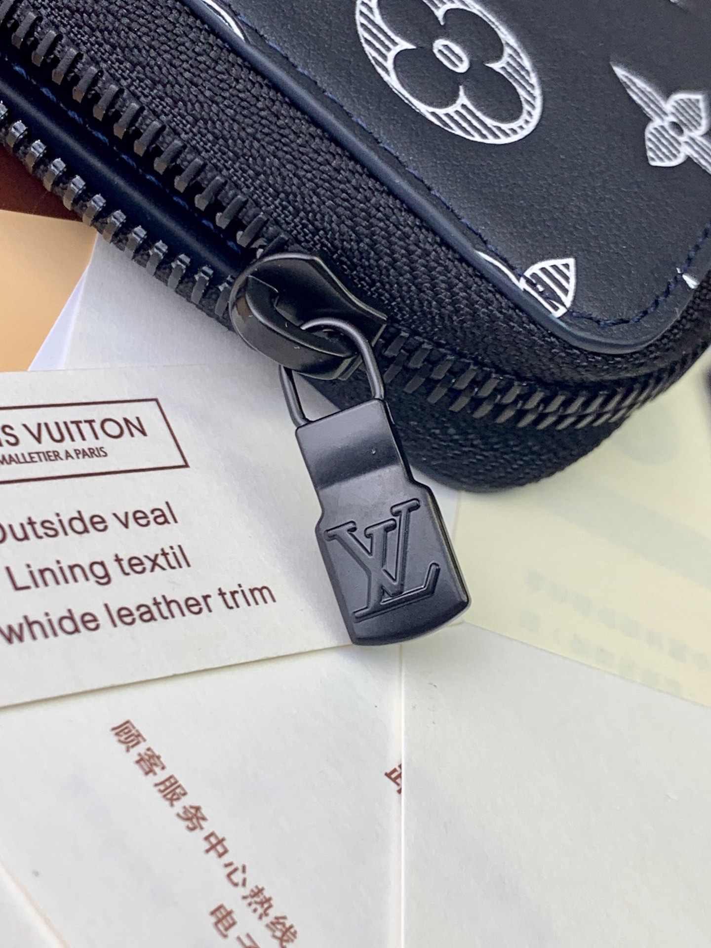 Louis Vuitton Basic Bag Cow Leather M-l-s