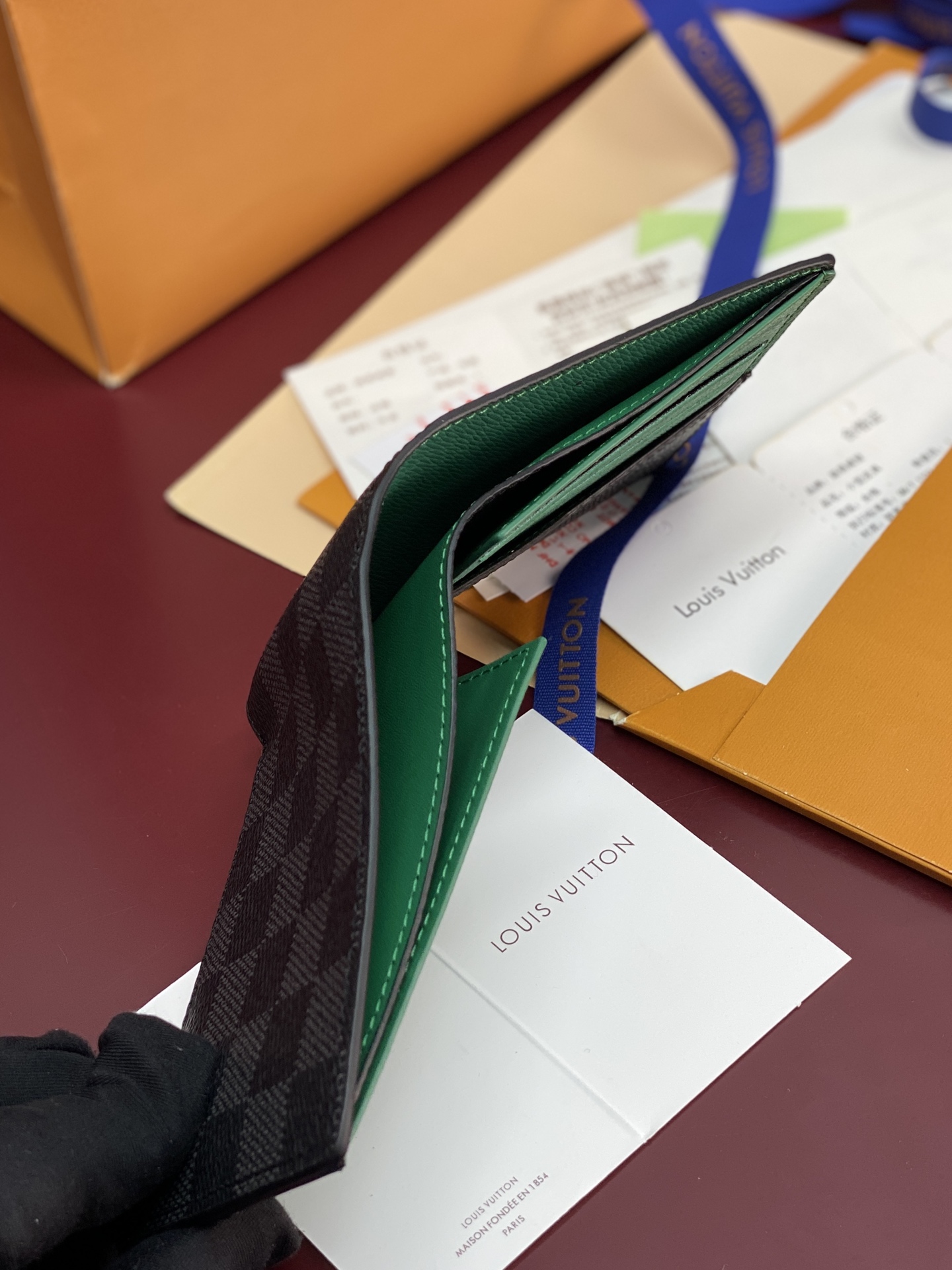 Louis Vuitton Basic Bag M-l-s