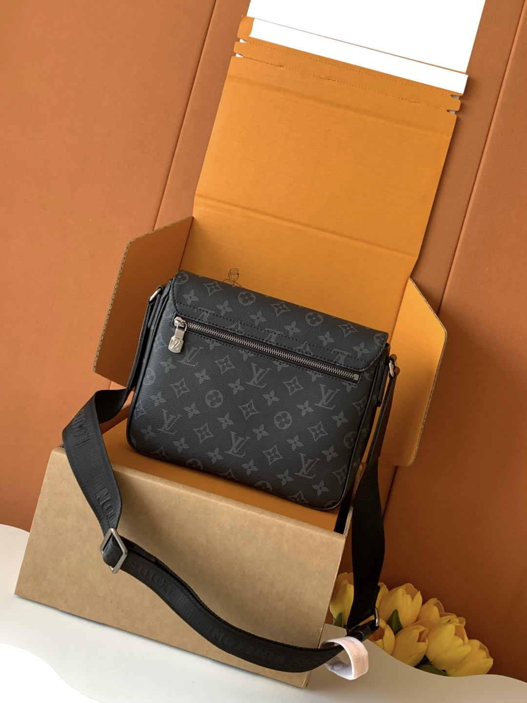 Louis Vuitton Messenger Bag Canvas M