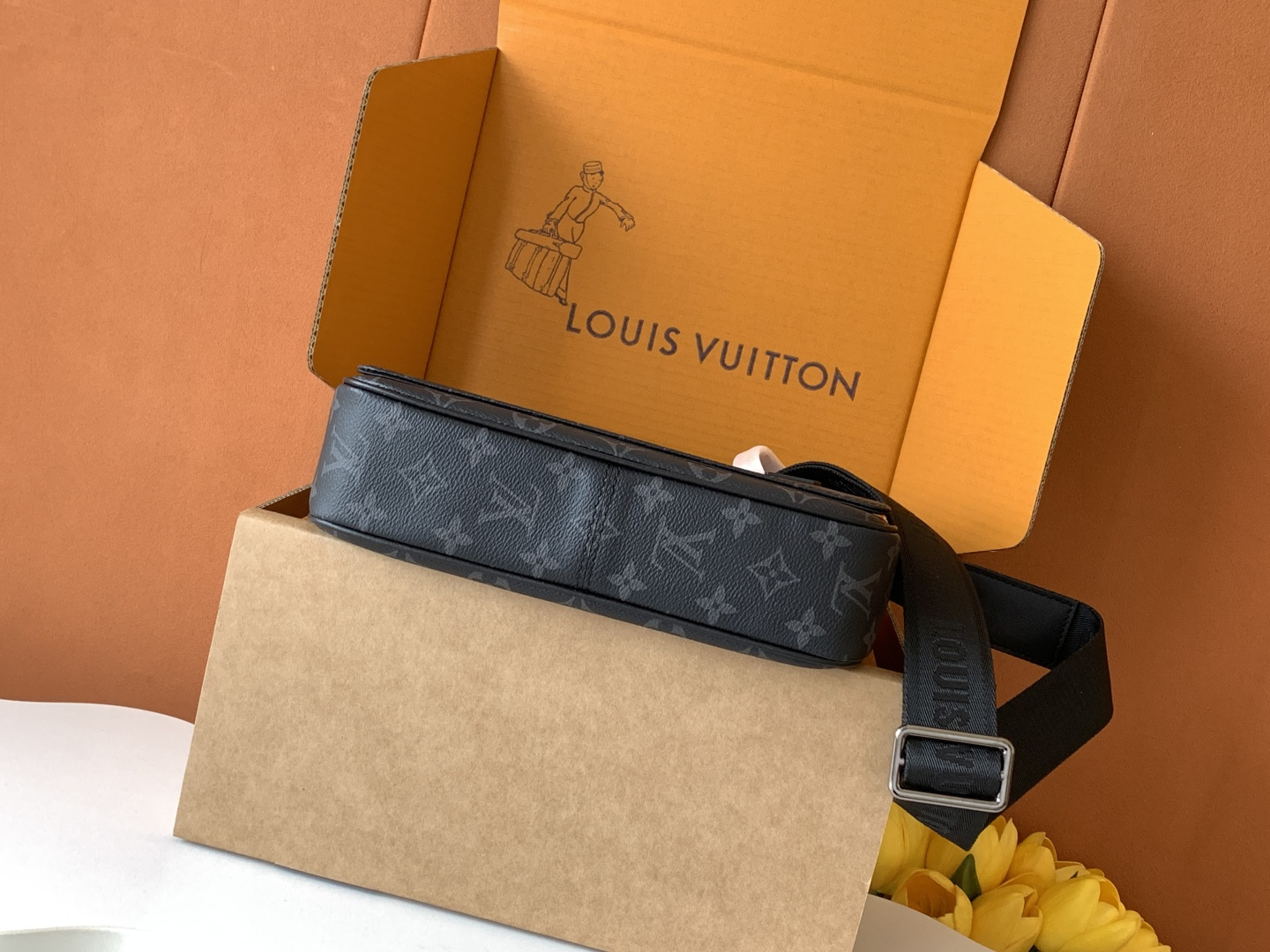 Louis Vuitton Messenger Bag Canvas M