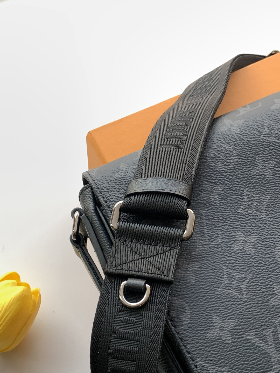 Louis Vuitton Messenger Bag Canvas M