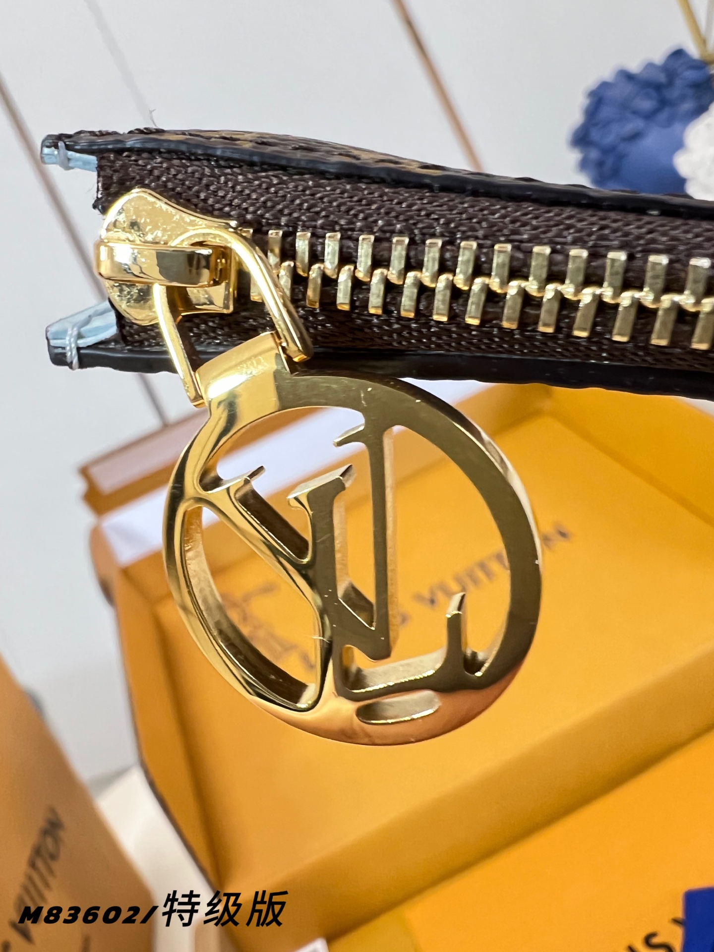 Louis Vuitton Basic Bag Canvas M-l