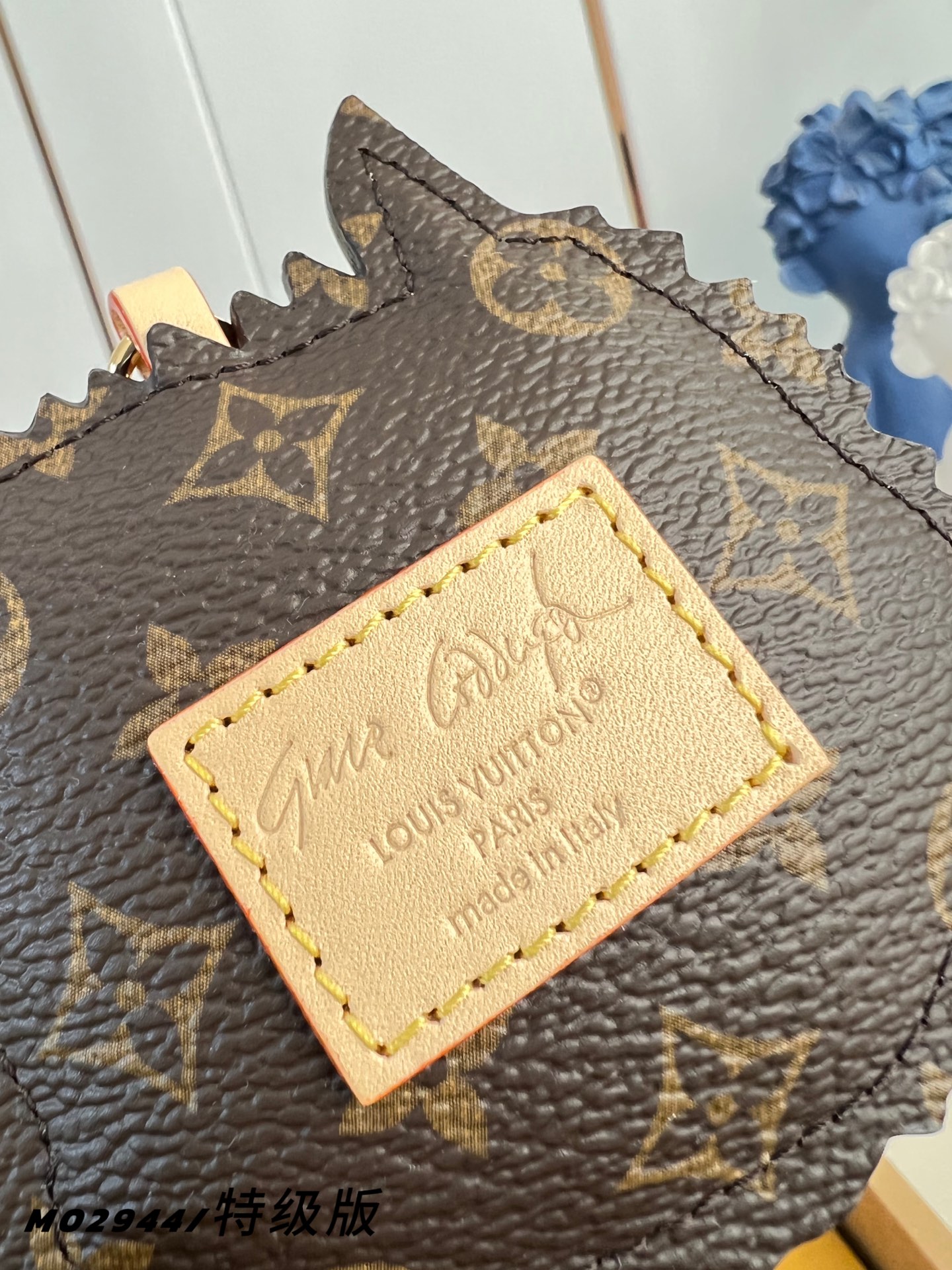 Louis Vuitton Basic Bag M-l-s