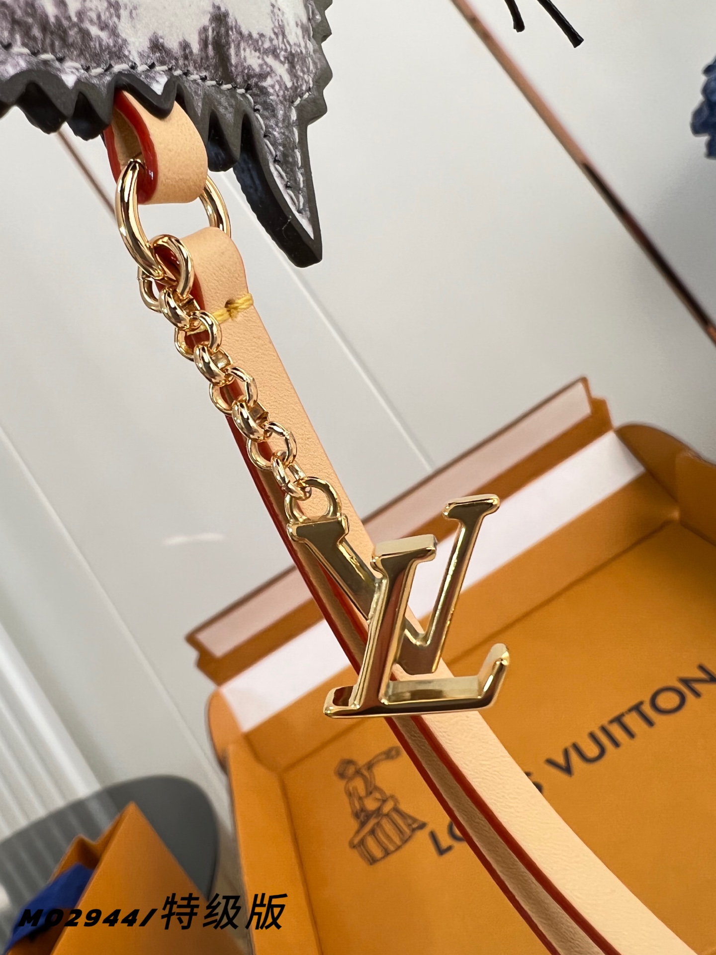 Louis Vuitton Basic Bag M-l-s