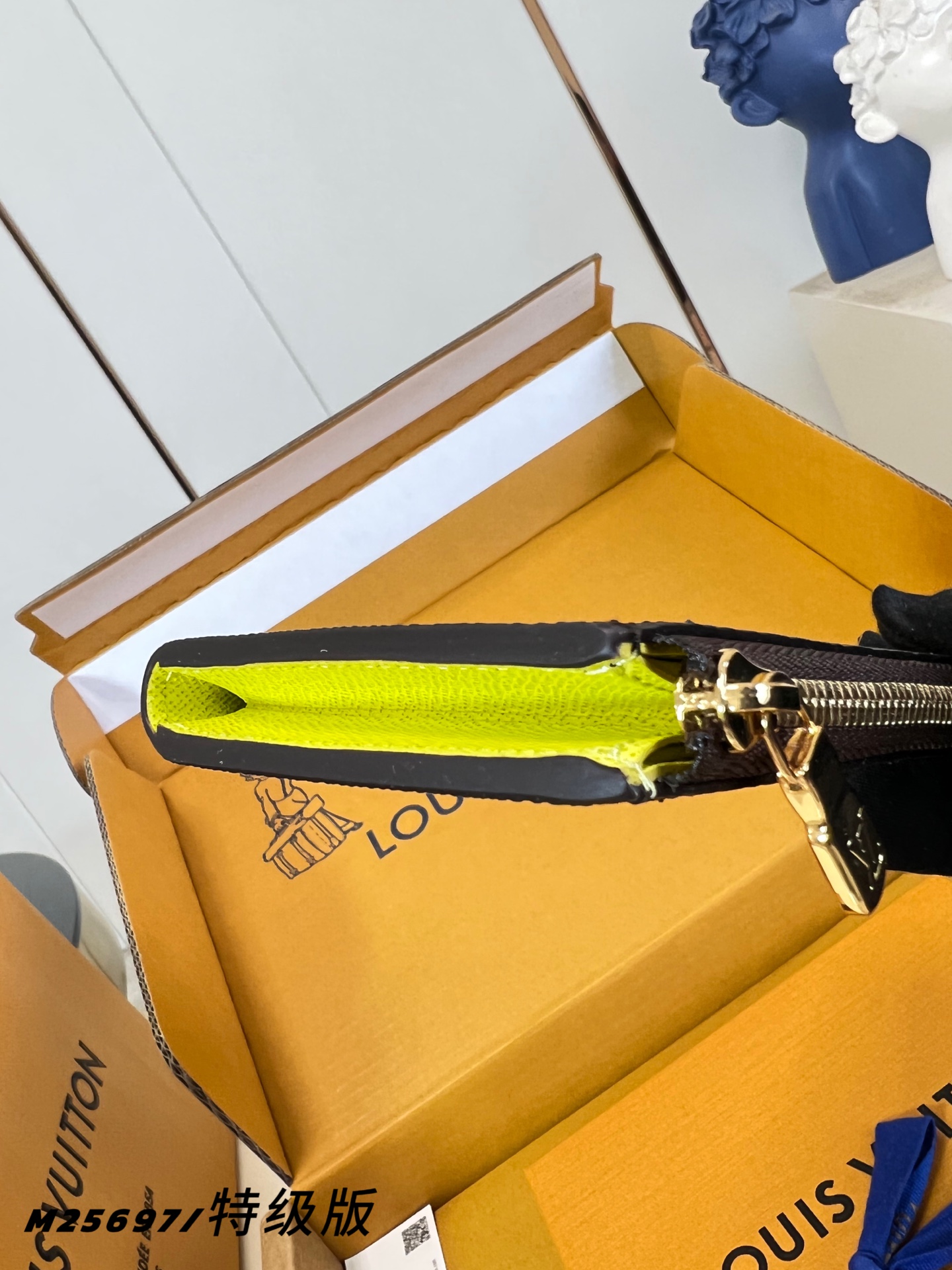 Louis Vuitton Basic Bag M-l