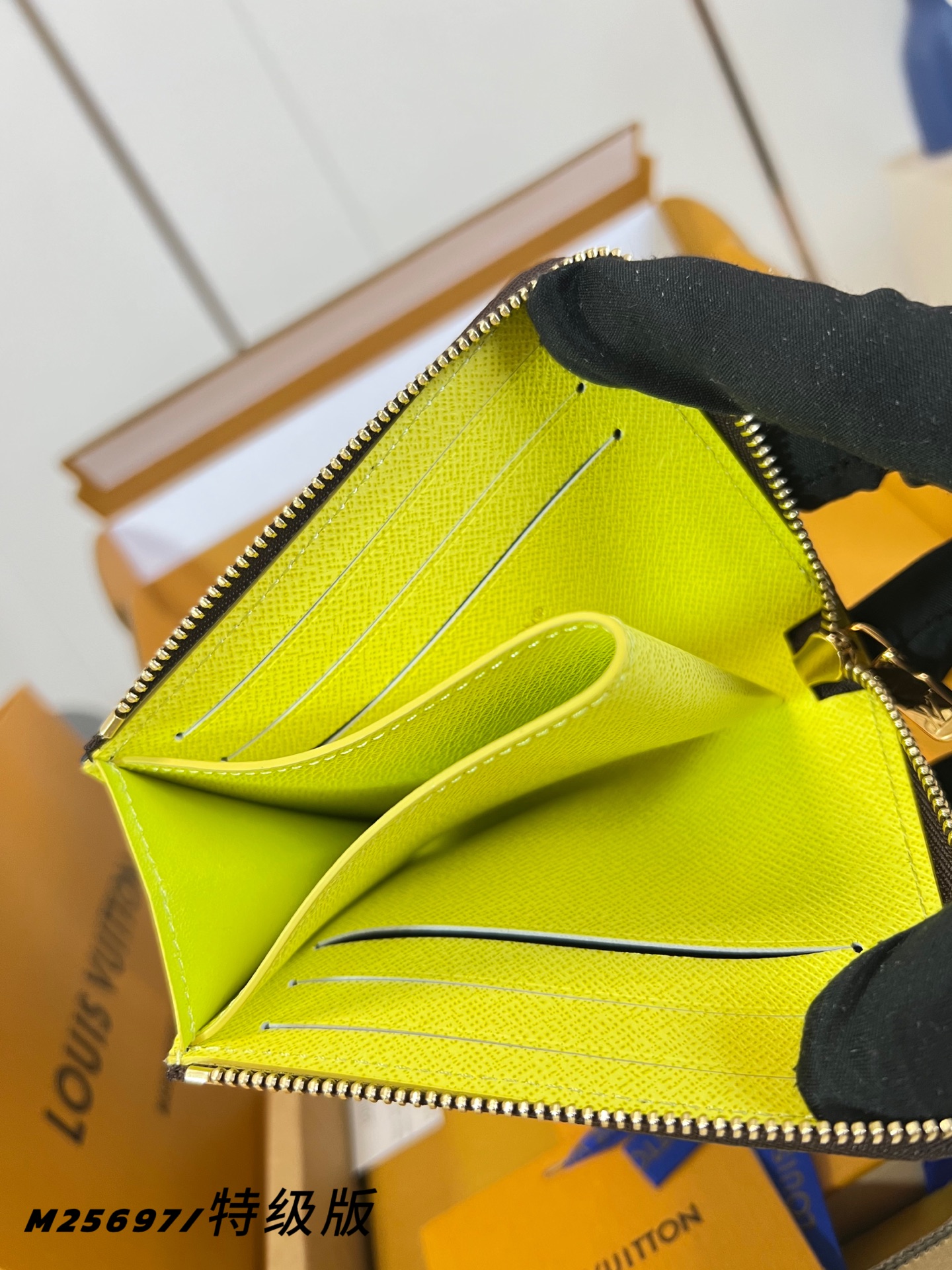 Louis Vuitton Basic Bag M-l