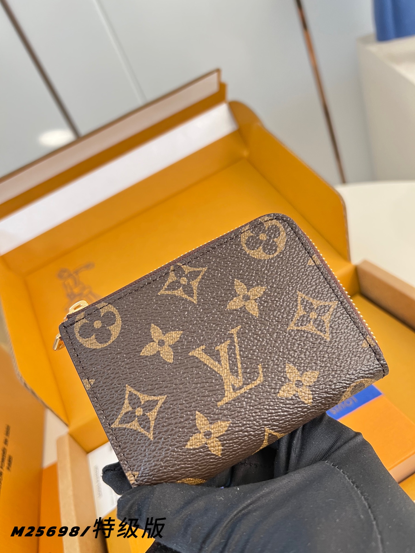 Louis Vuitton Basic Bag Canvas M-l