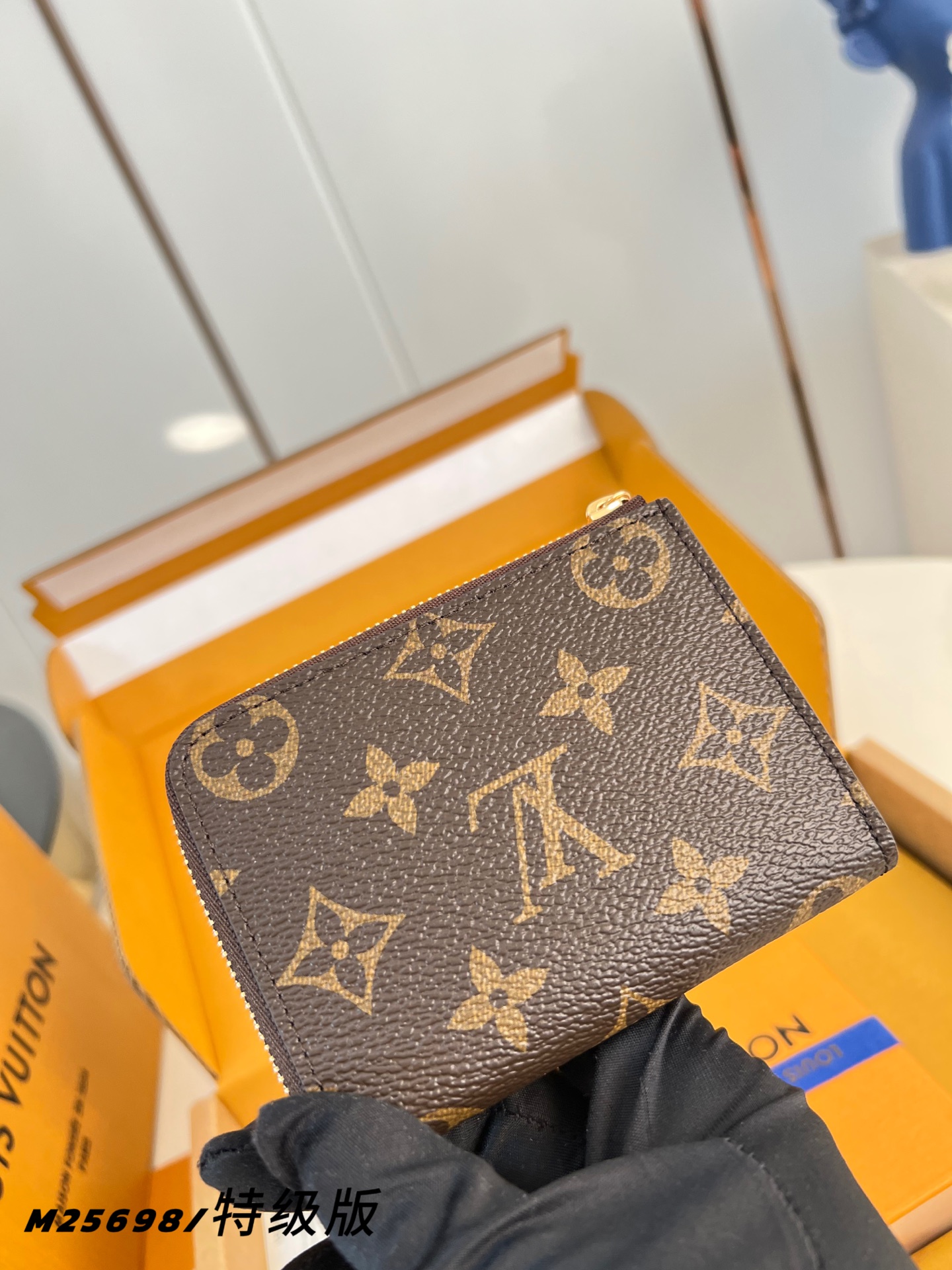 Louis Vuitton Basic Bag Canvas M-l