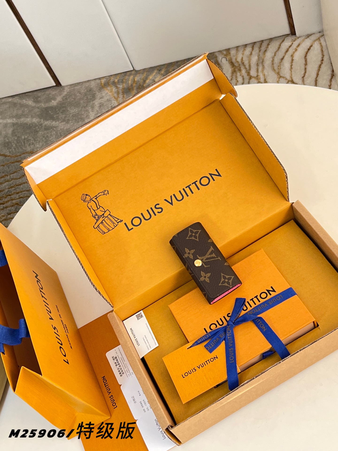 Louis Vuitton Basic Bag Canvas M