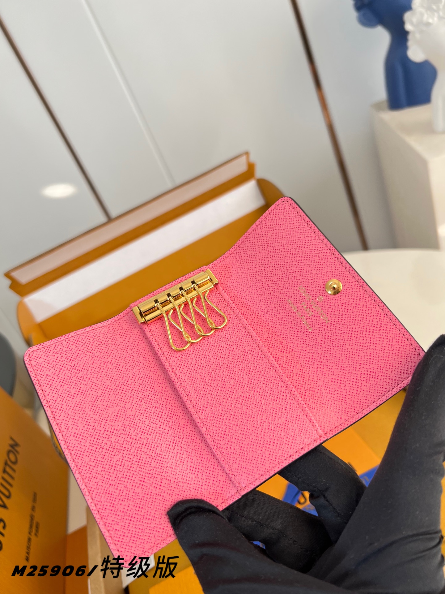 Louis Vuitton Basic Bag Canvas M