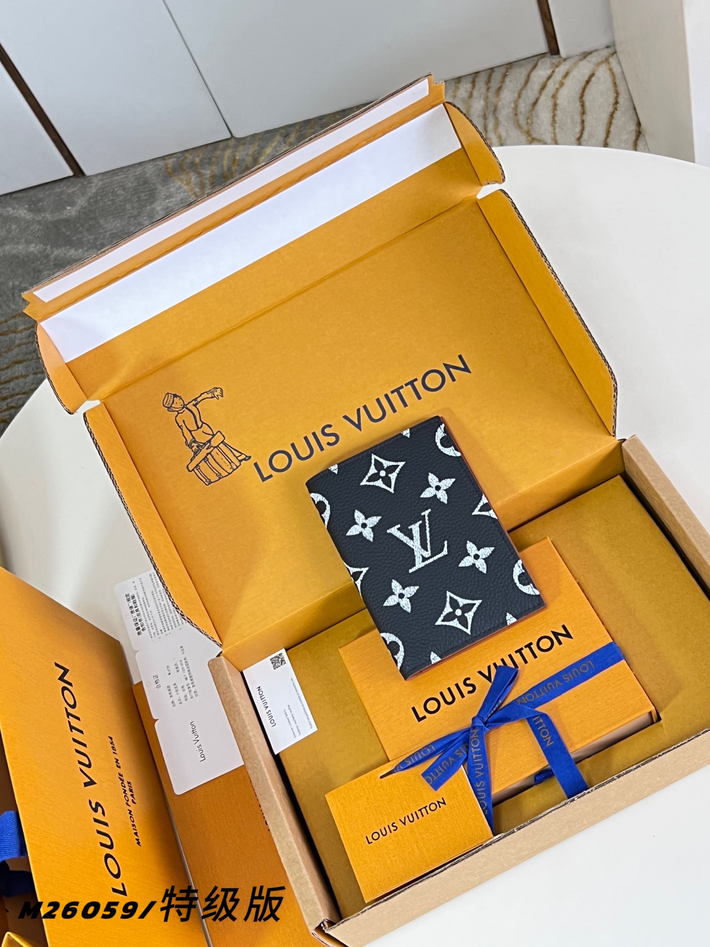 Louis Vuitton Basic Bag Canvas Black M