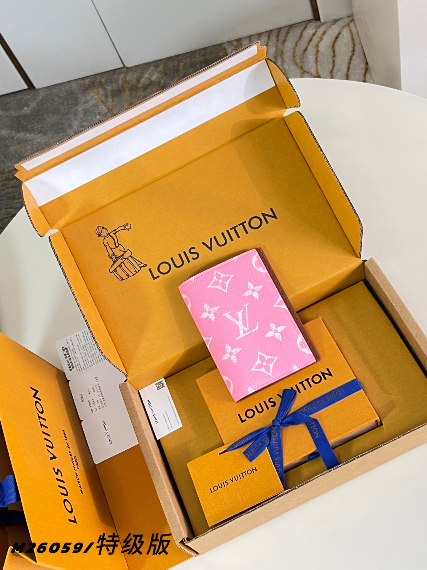 Louis Vuitton Basic Bag Canvas M