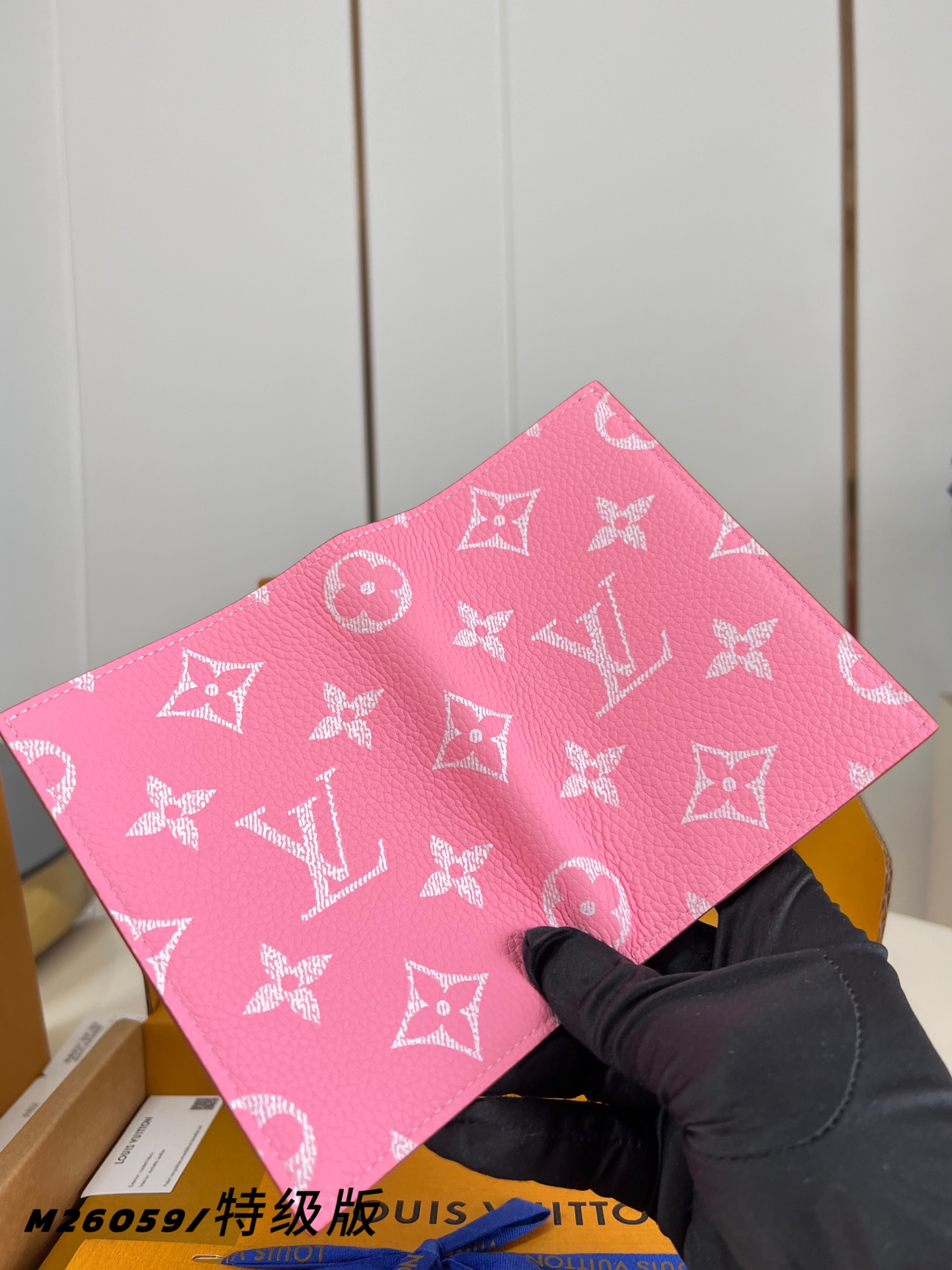 Louis Vuitton Basic Bag Canvas M