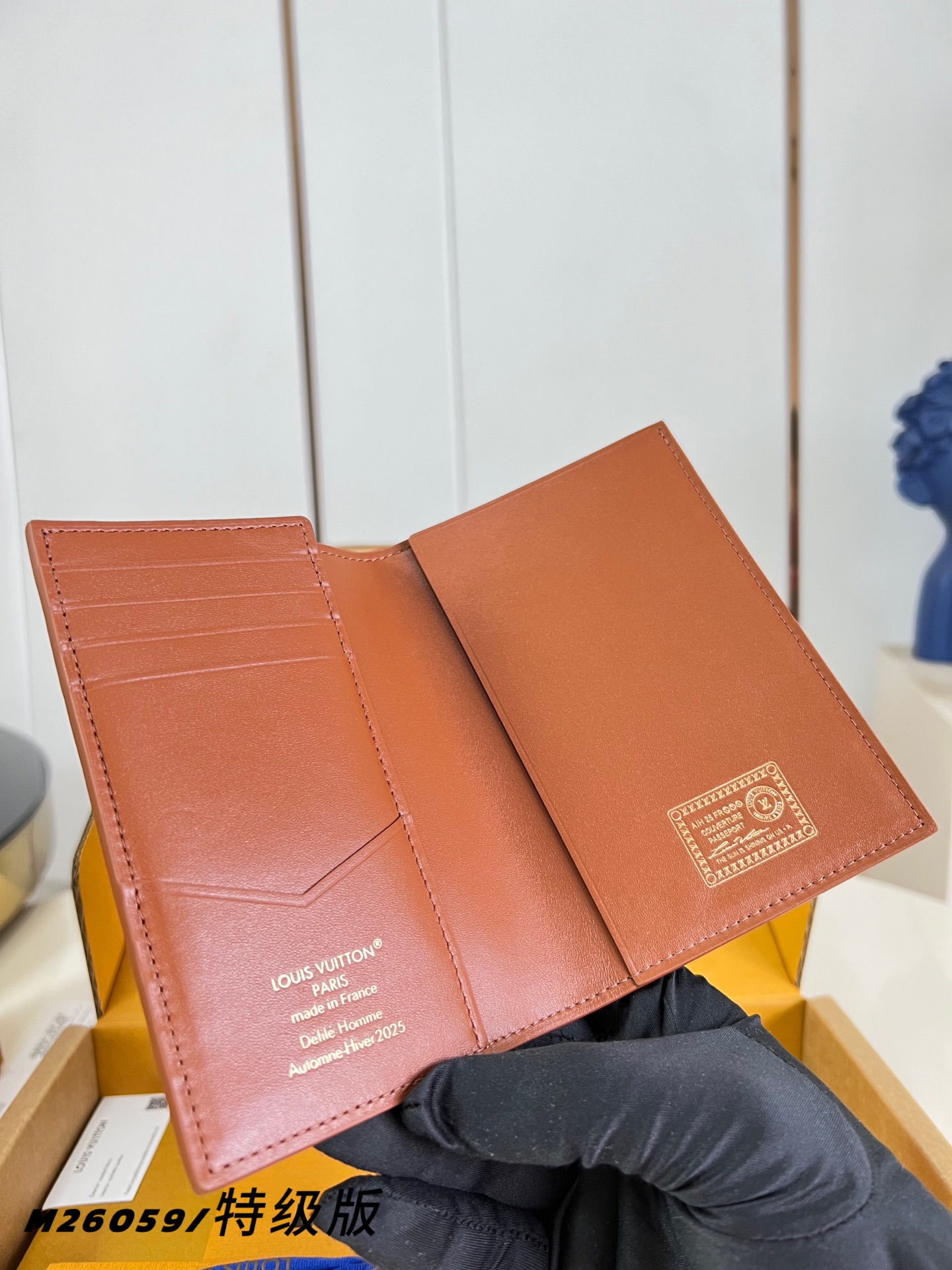 Louis Vuitton Basic Bag Canvas M