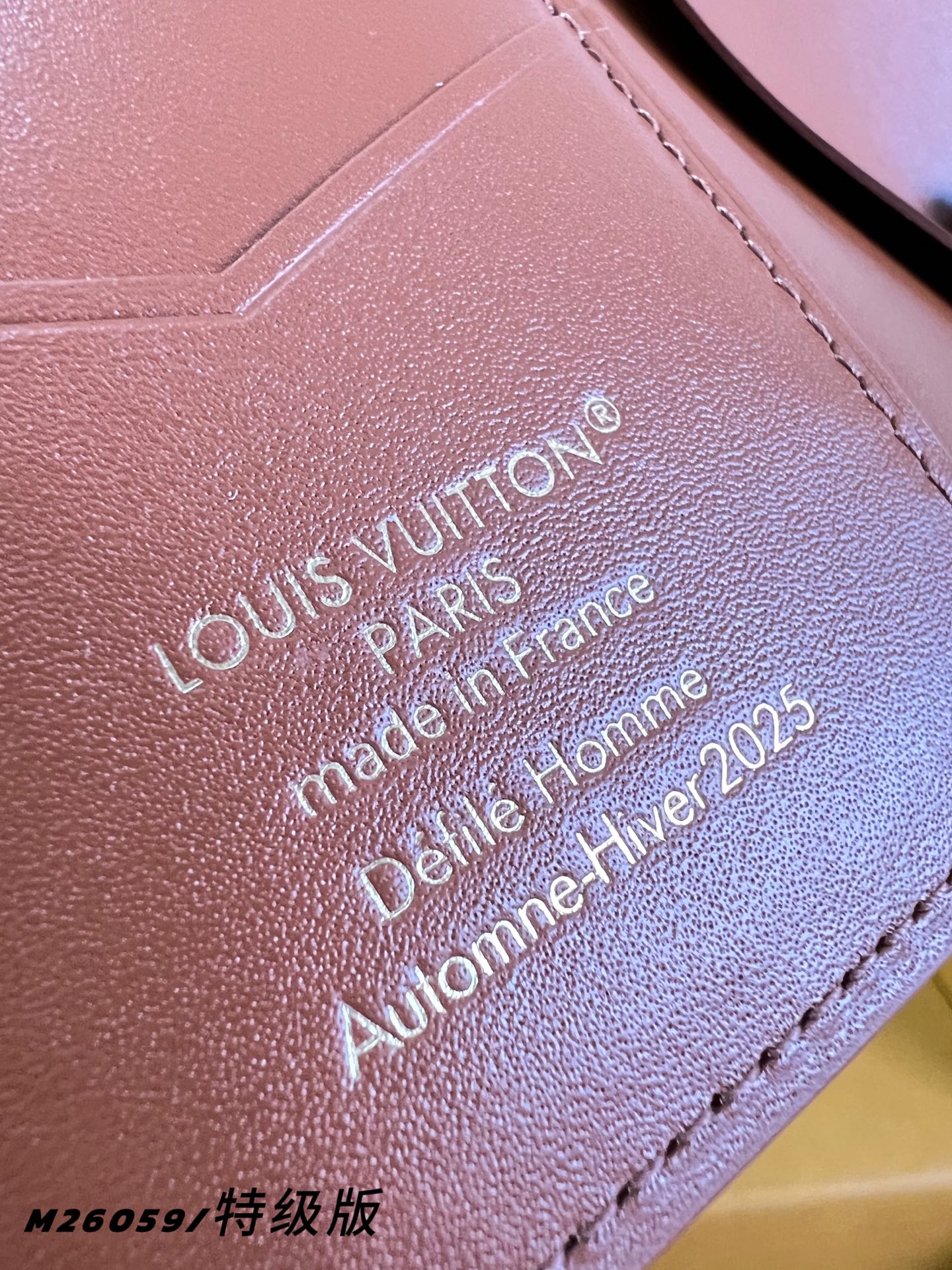 Louis Vuitton Basic Bag Canvas M