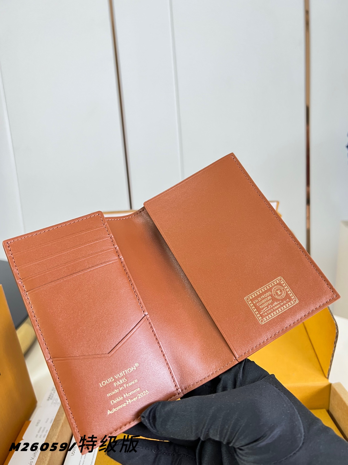 Louis Vuitton Basic Bag Canvas M