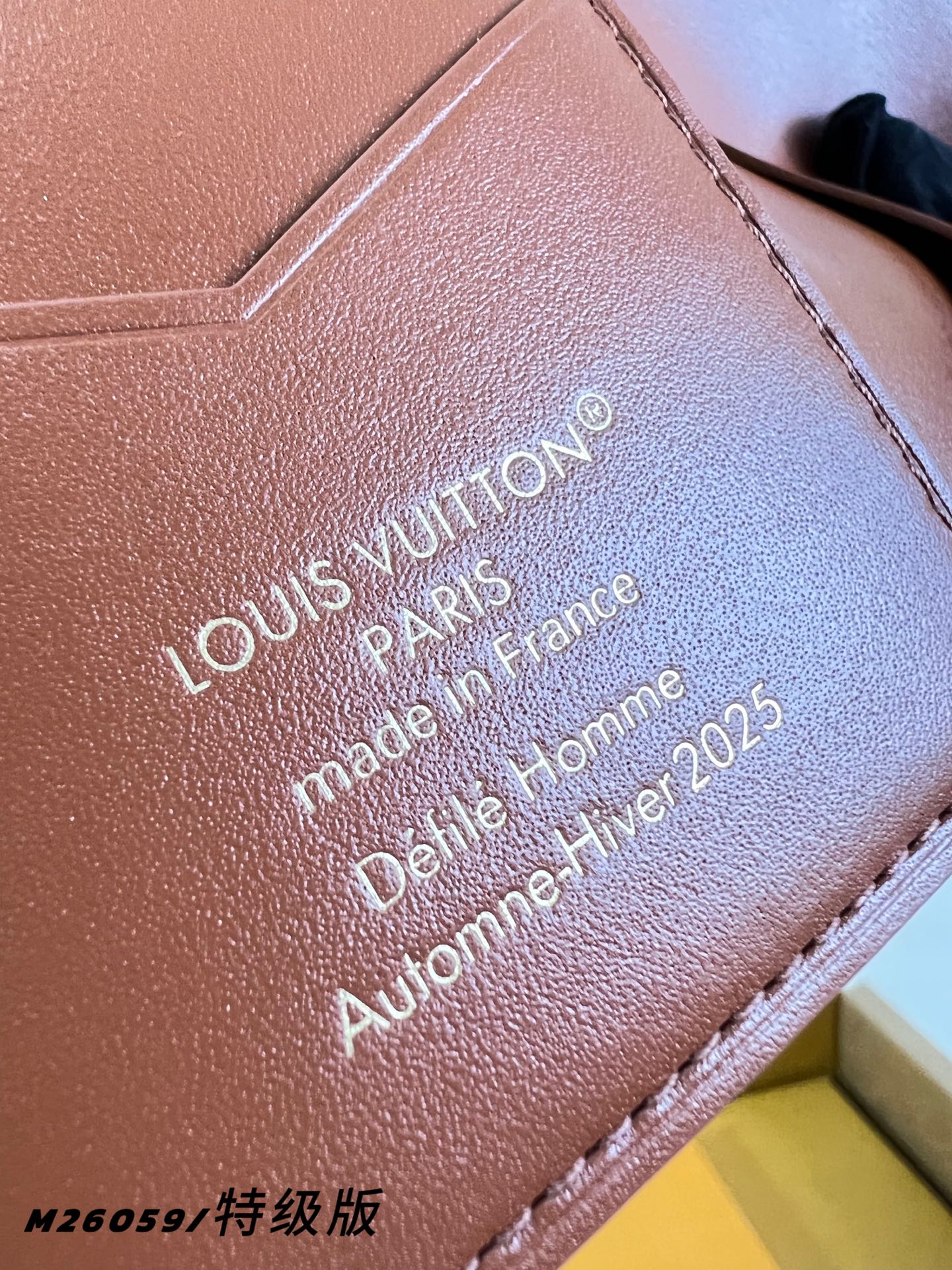 Louis Vuitton Basic Bag Canvas M