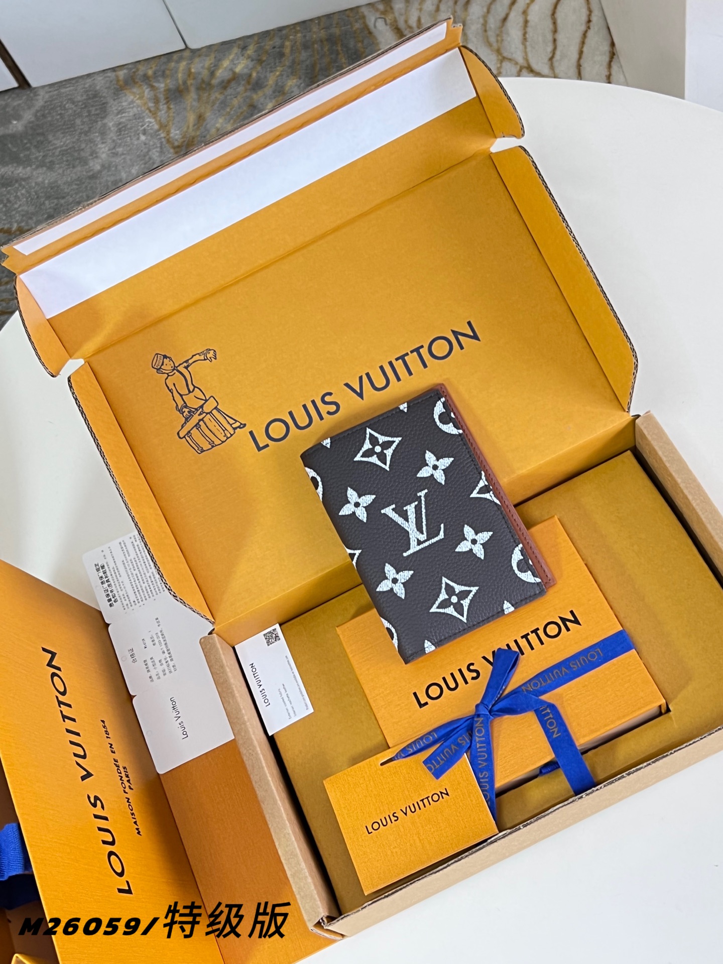 Louis Vuitton Basic Bag Canvas Brown M