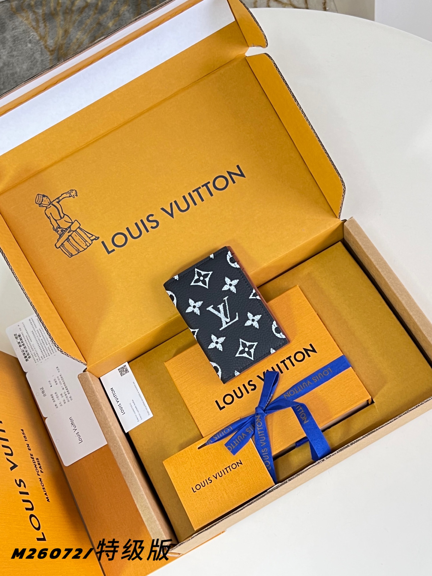 Louis Vuitton Basic Bag Black M-s