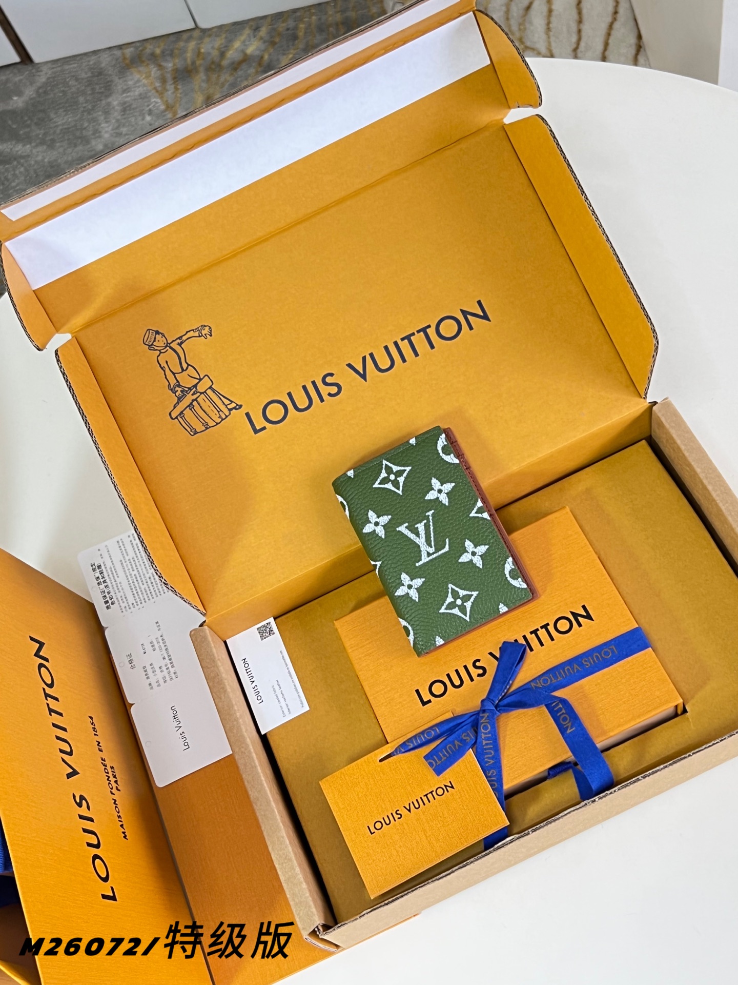 Louis Vuitton Basic Bag M-s