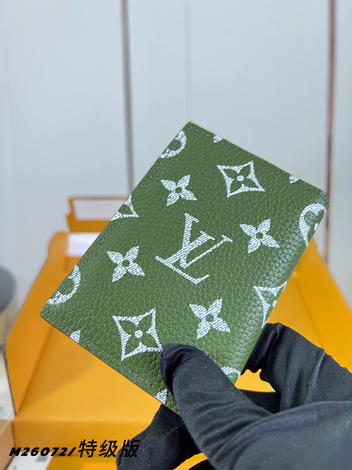 Louis Vuitton Basic Bag M-s