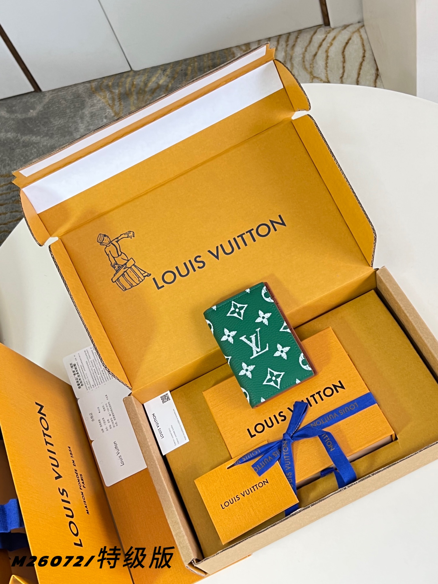 Louis Vuitton Basic Bag M-s