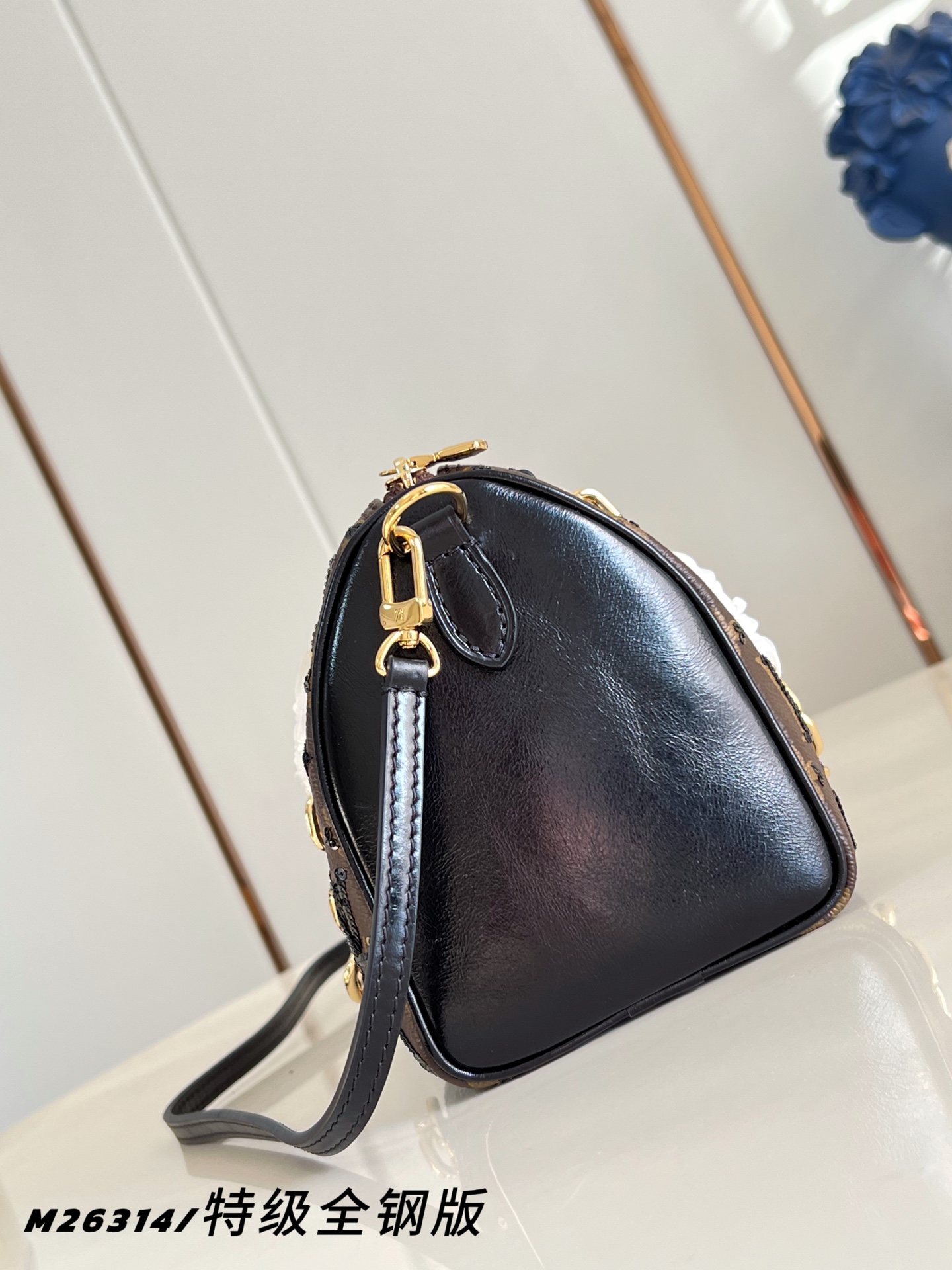 Louis Vuitton Basic Bag Canvas M-l-s