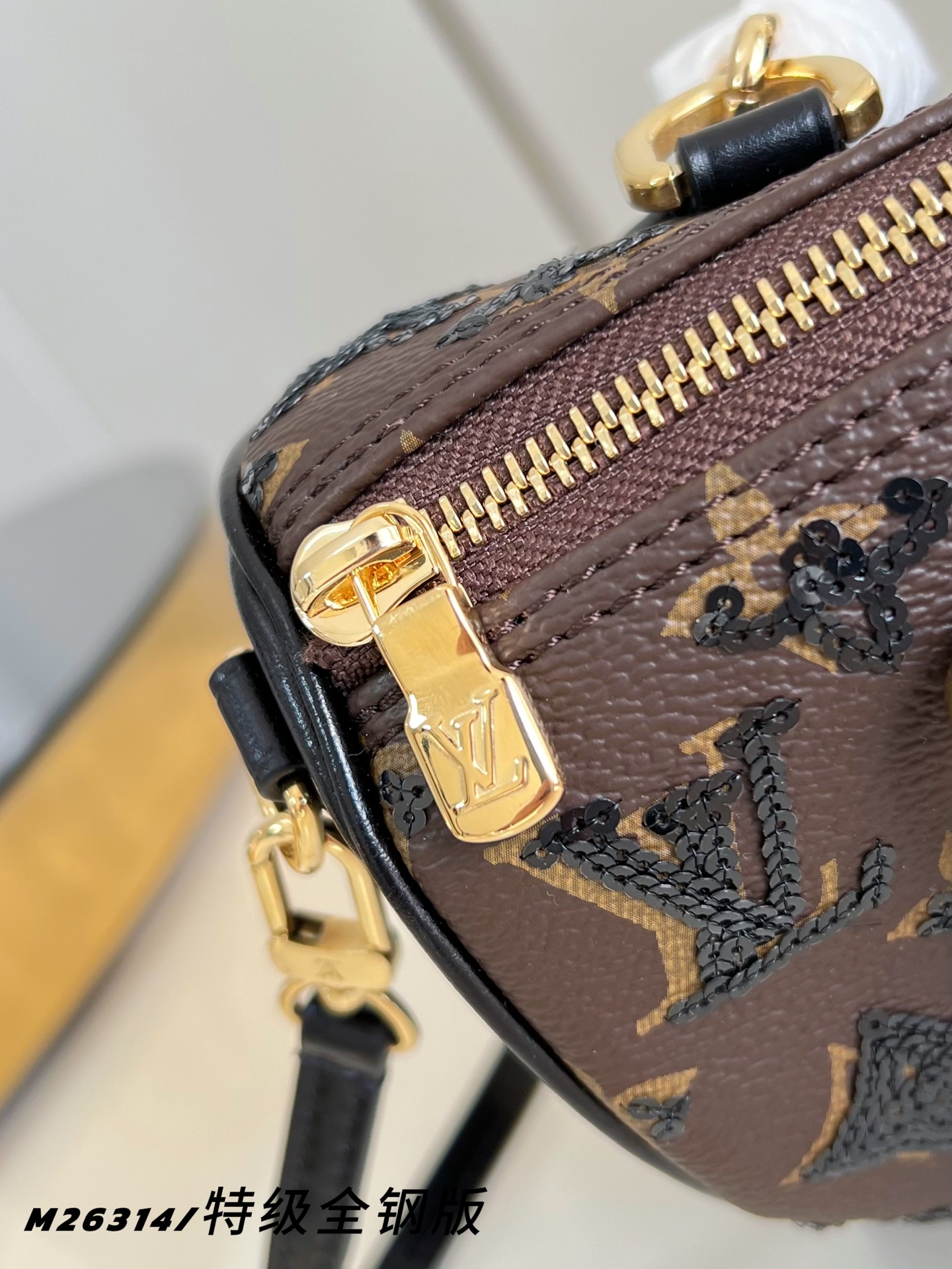 Louis Vuitton Basic Bag Canvas M-l-s