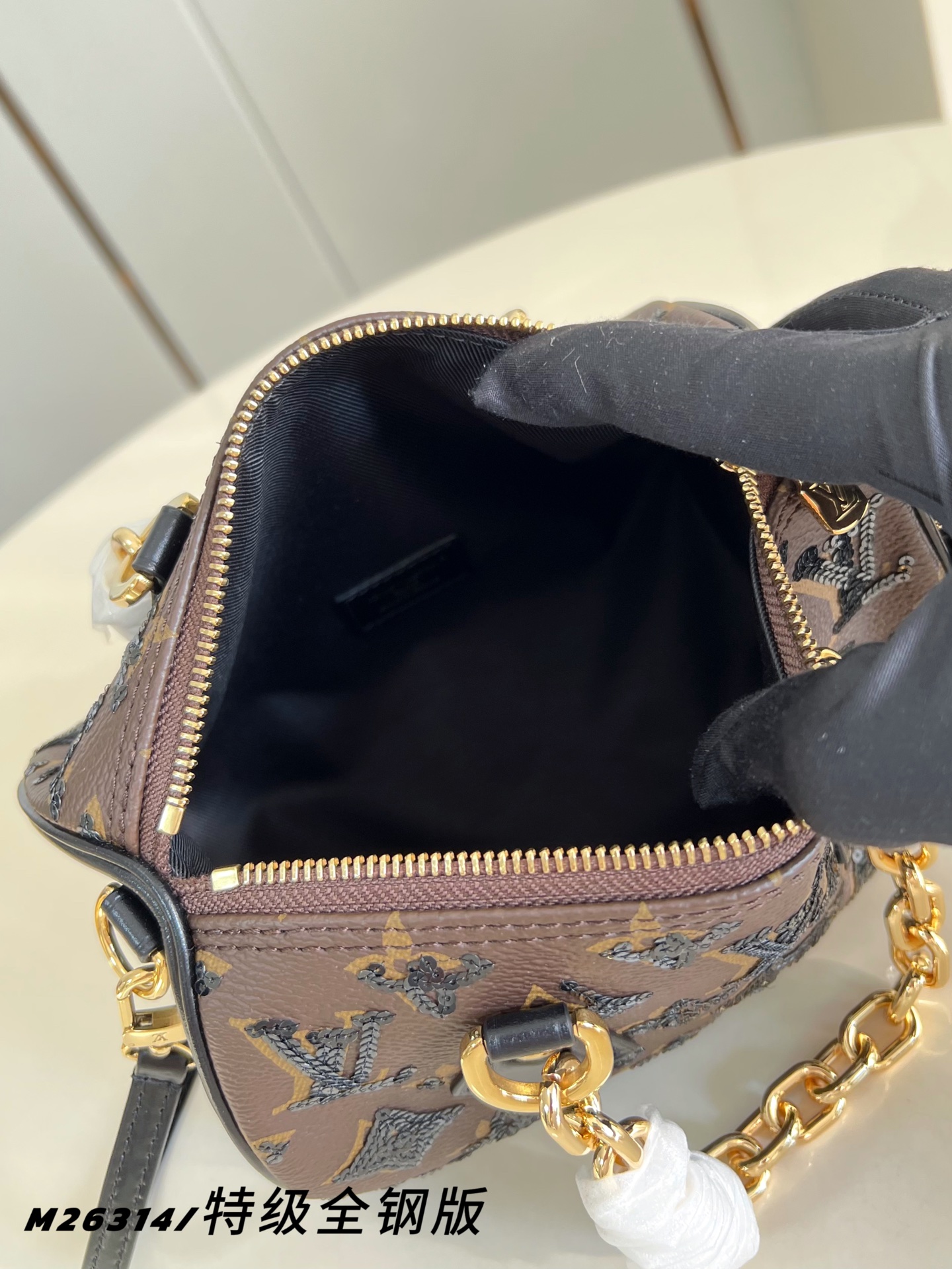 Louis Vuitton Basic Bag Canvas M-l-s