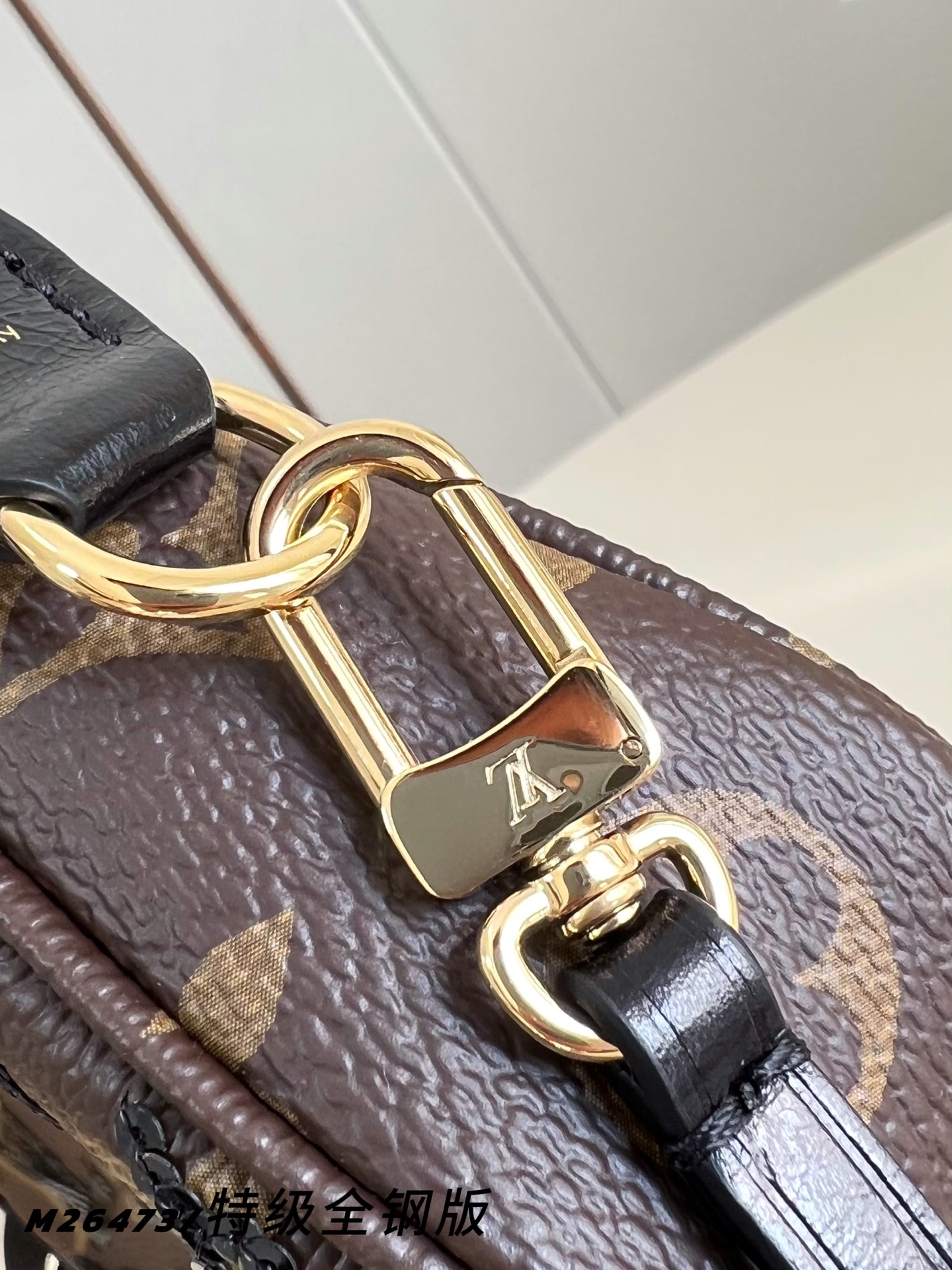 Louis Vuitton Basic Bag Canvas M-s