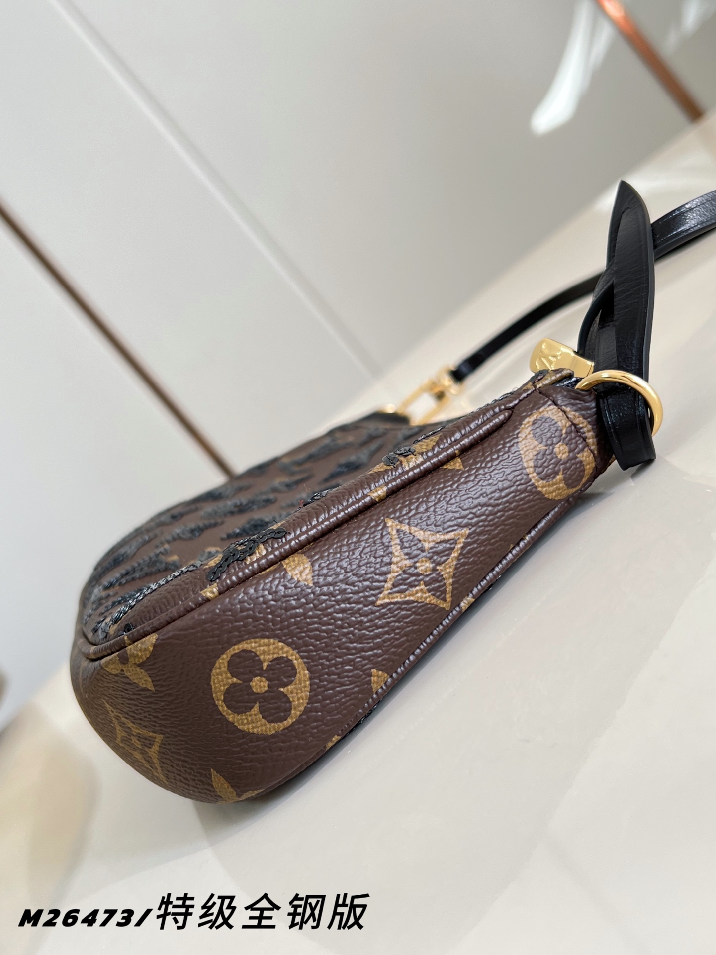 Louis Vuitton Basic Bag Canvas M-s
