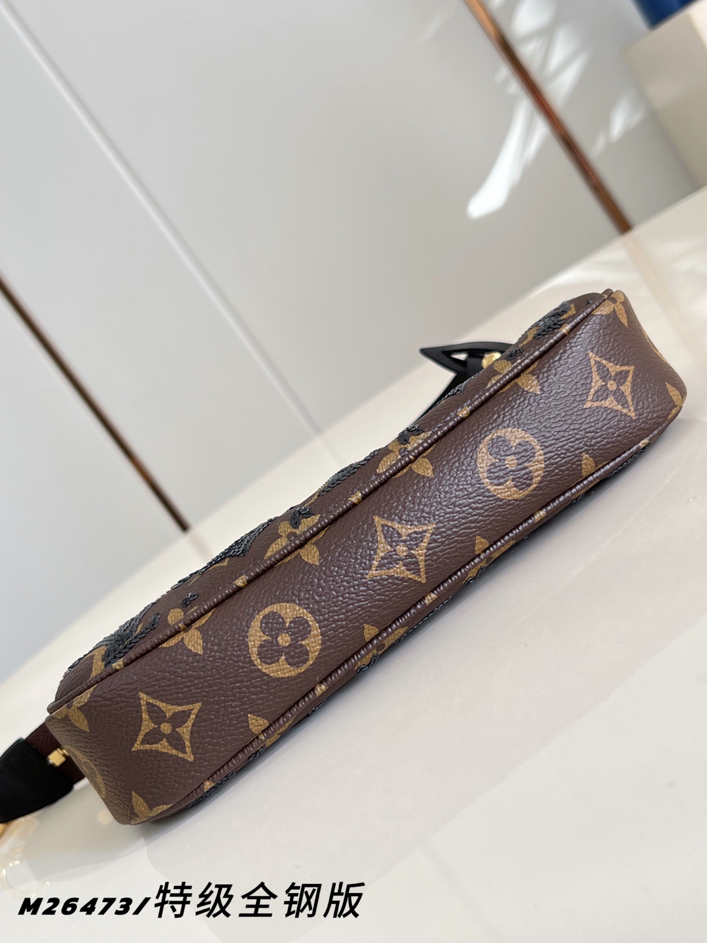 Louis Vuitton Basic Bag Canvas M-s